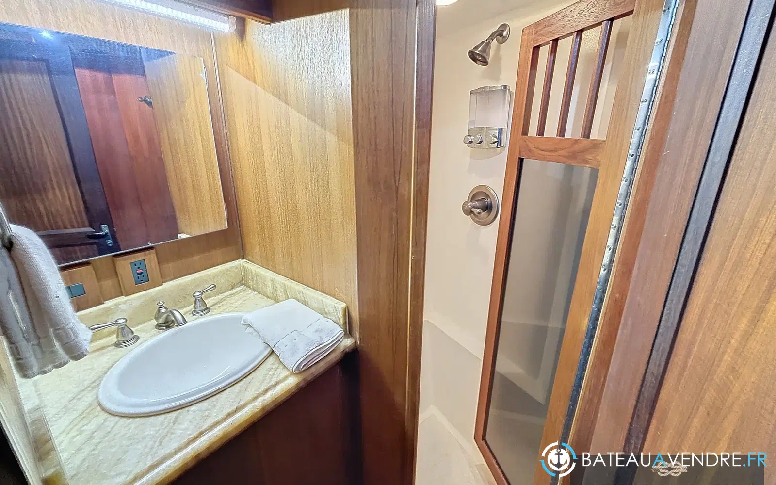 slider 16 Hatteras 85
