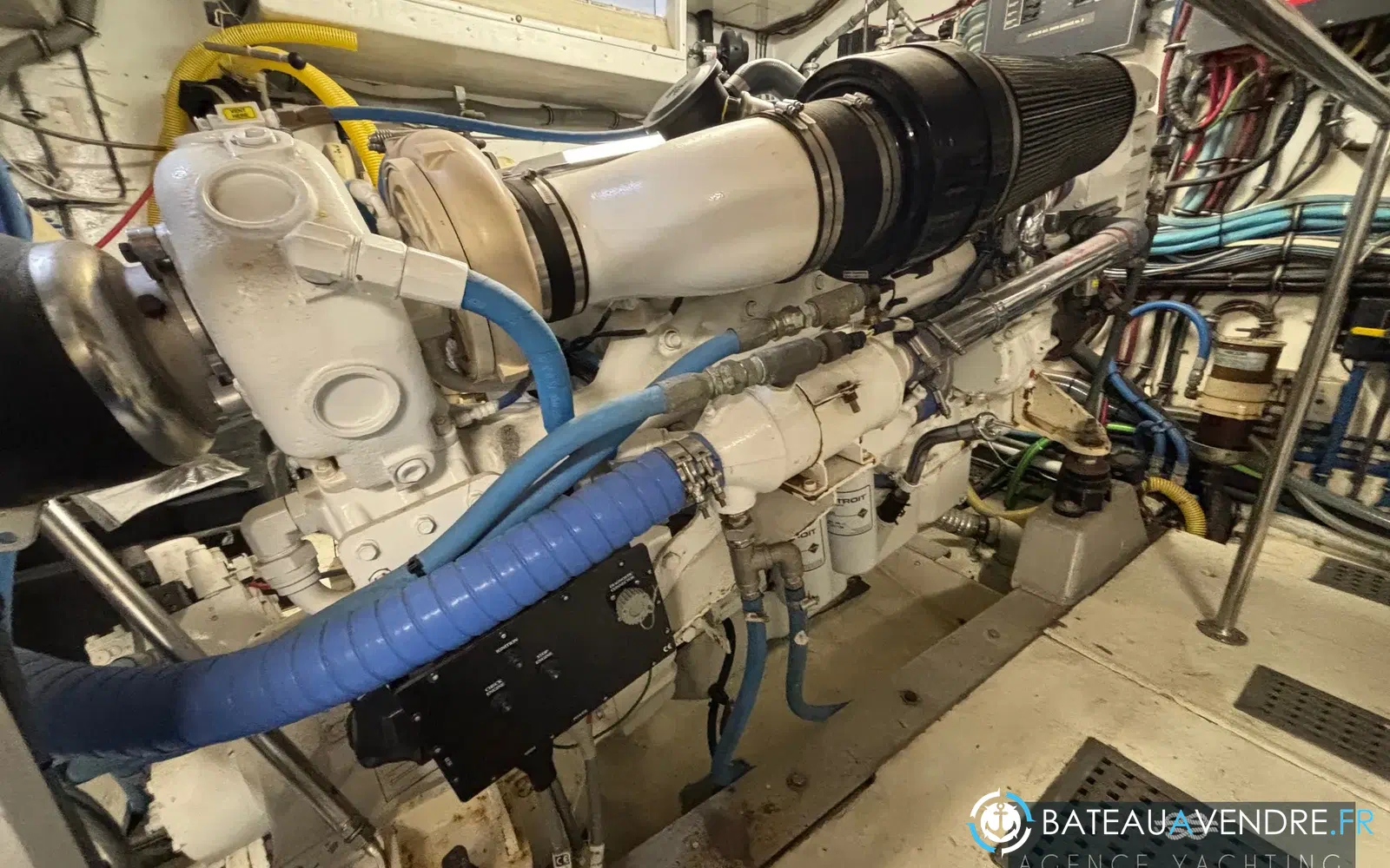 slider 37 Hatteras 85