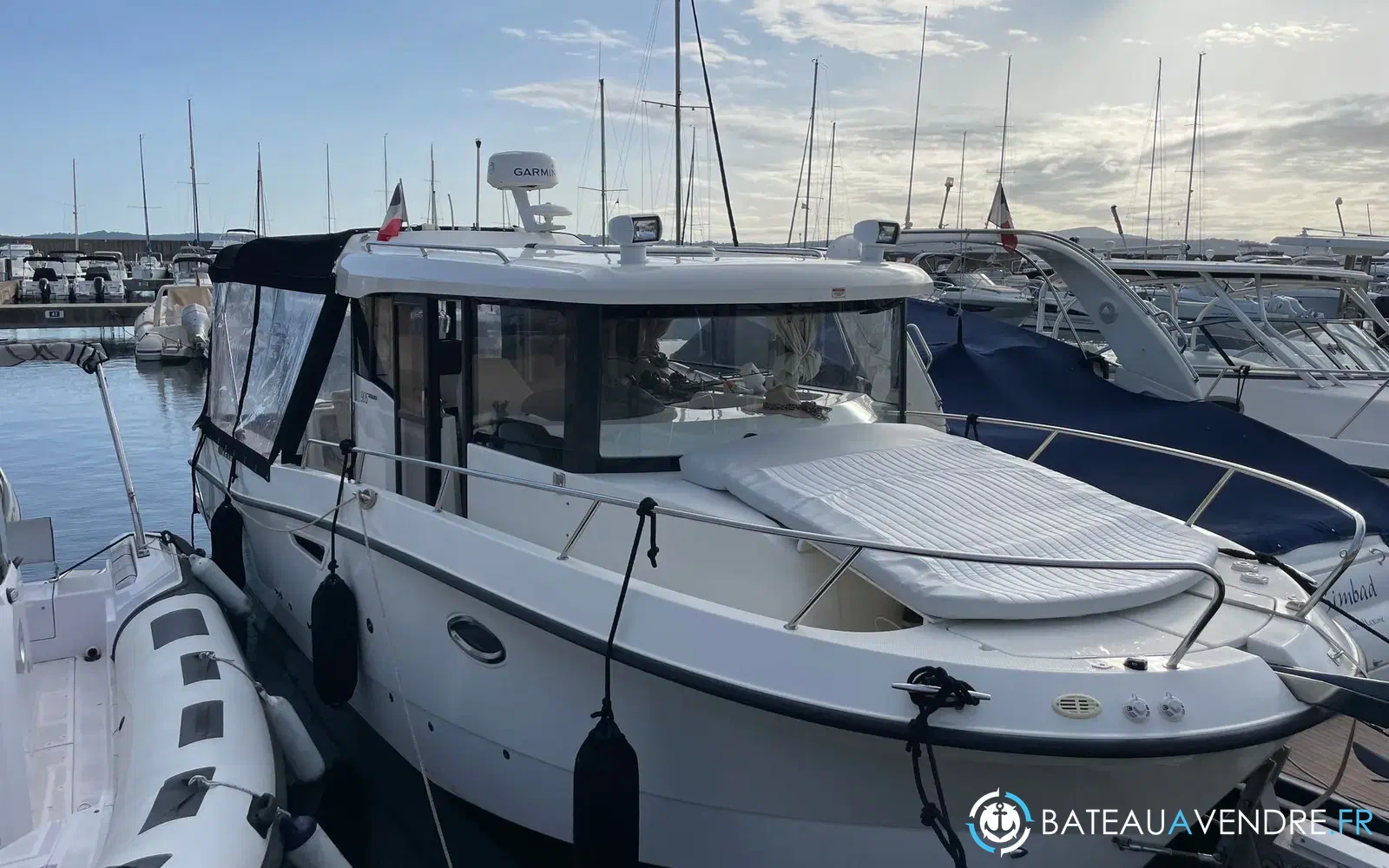 slider 10 Quicksilver 905 Pilothouse