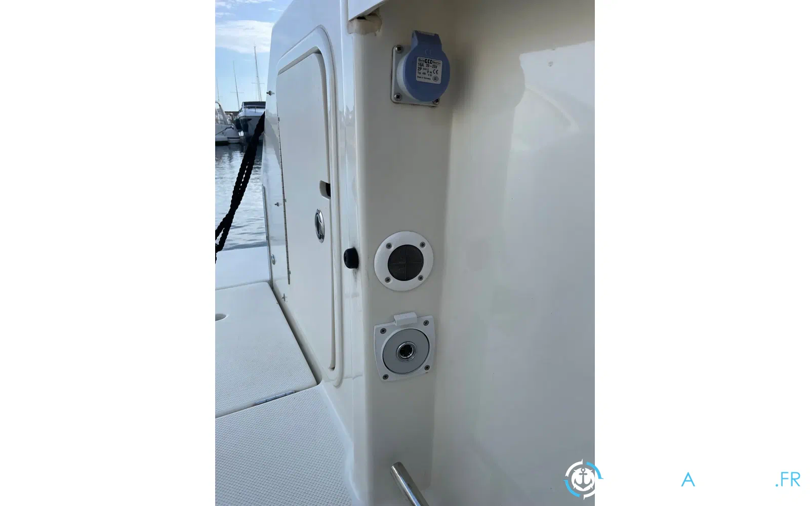 slider 26 Quicksilver 905 Pilothouse
