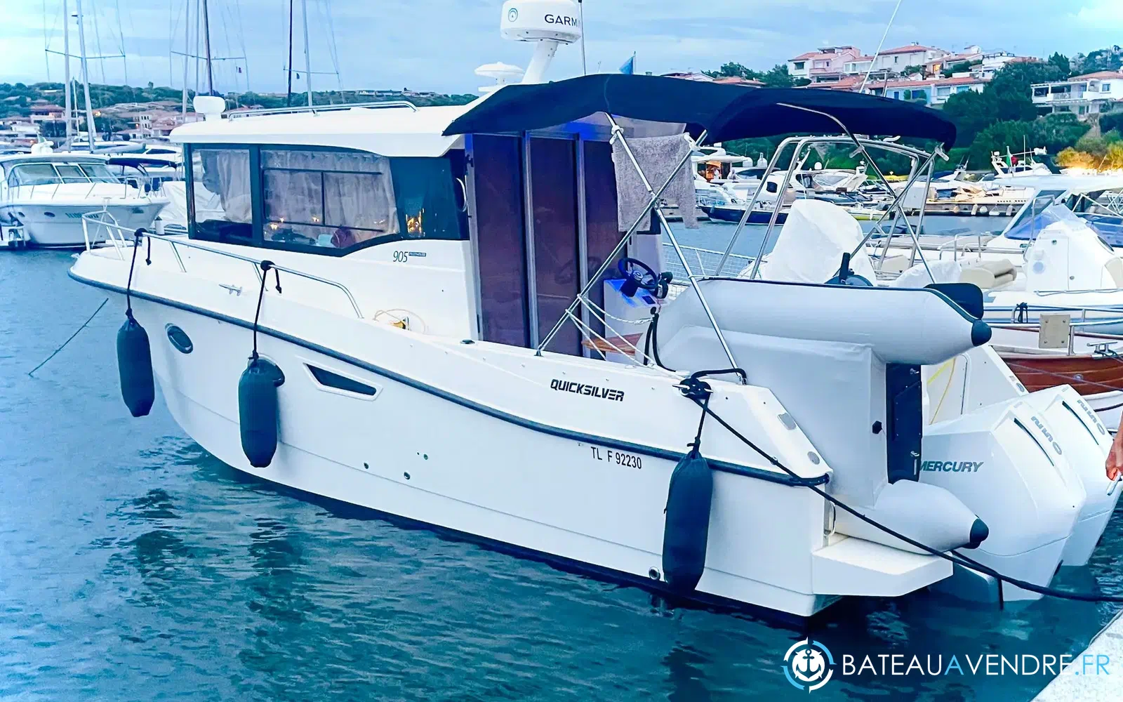 slider 0 Quicksilver 905 Pilothouse