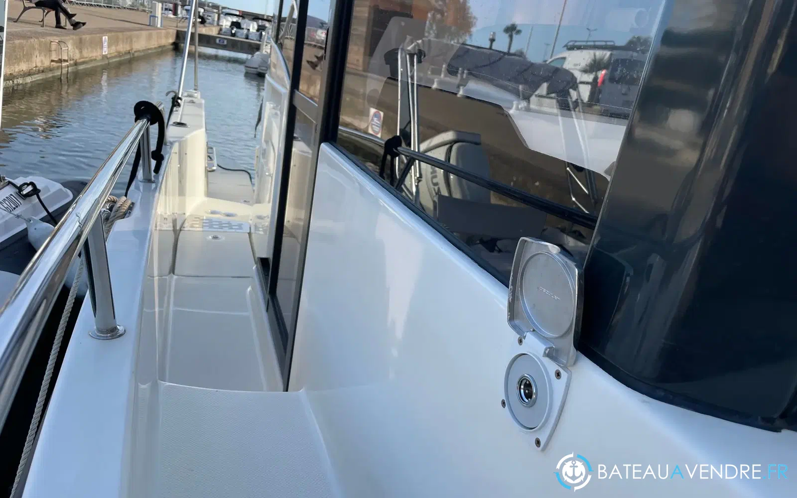 slider 27 Quicksilver 905 Pilothouse