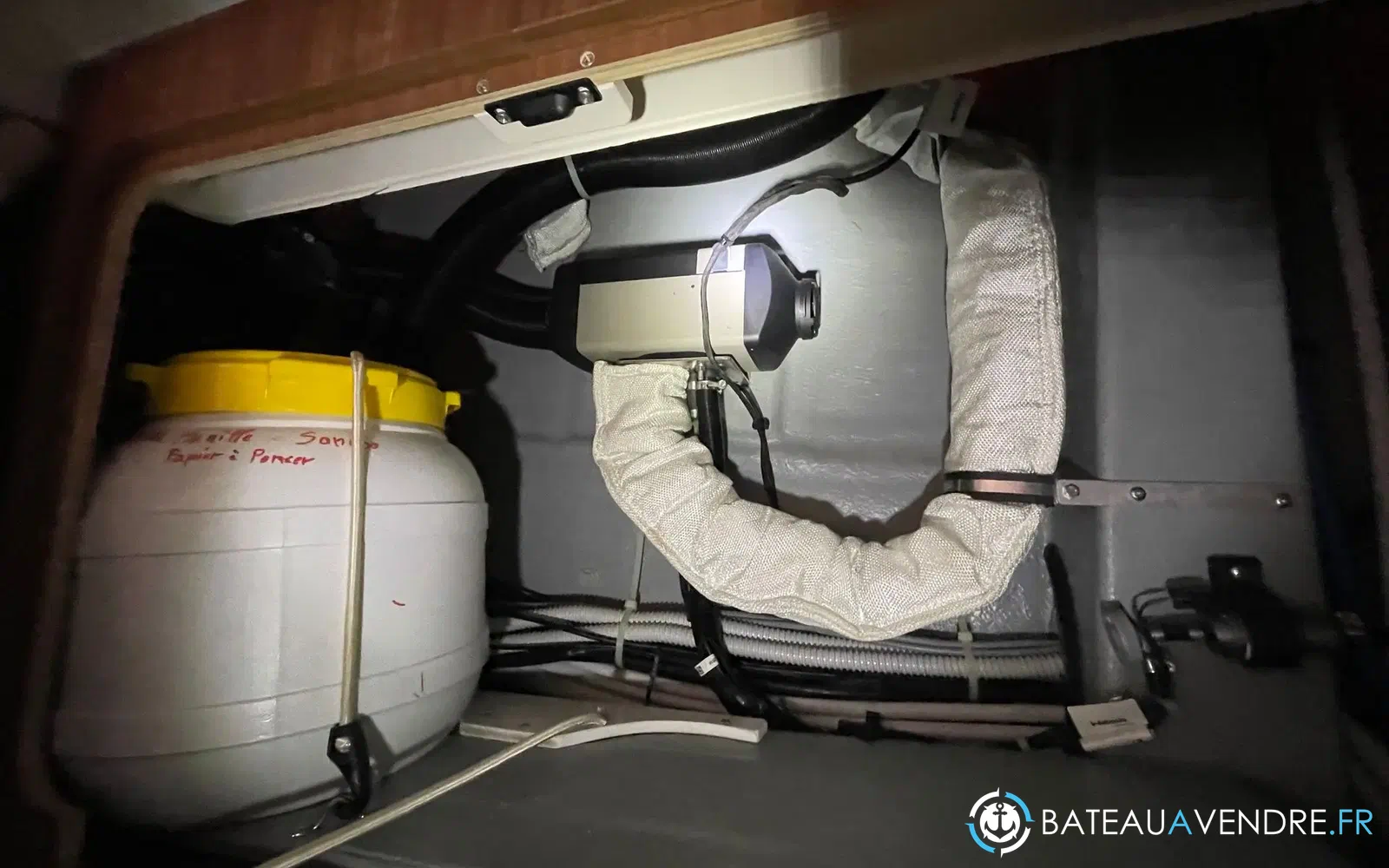 slider 29 Quicksilver 905 Pilothouse