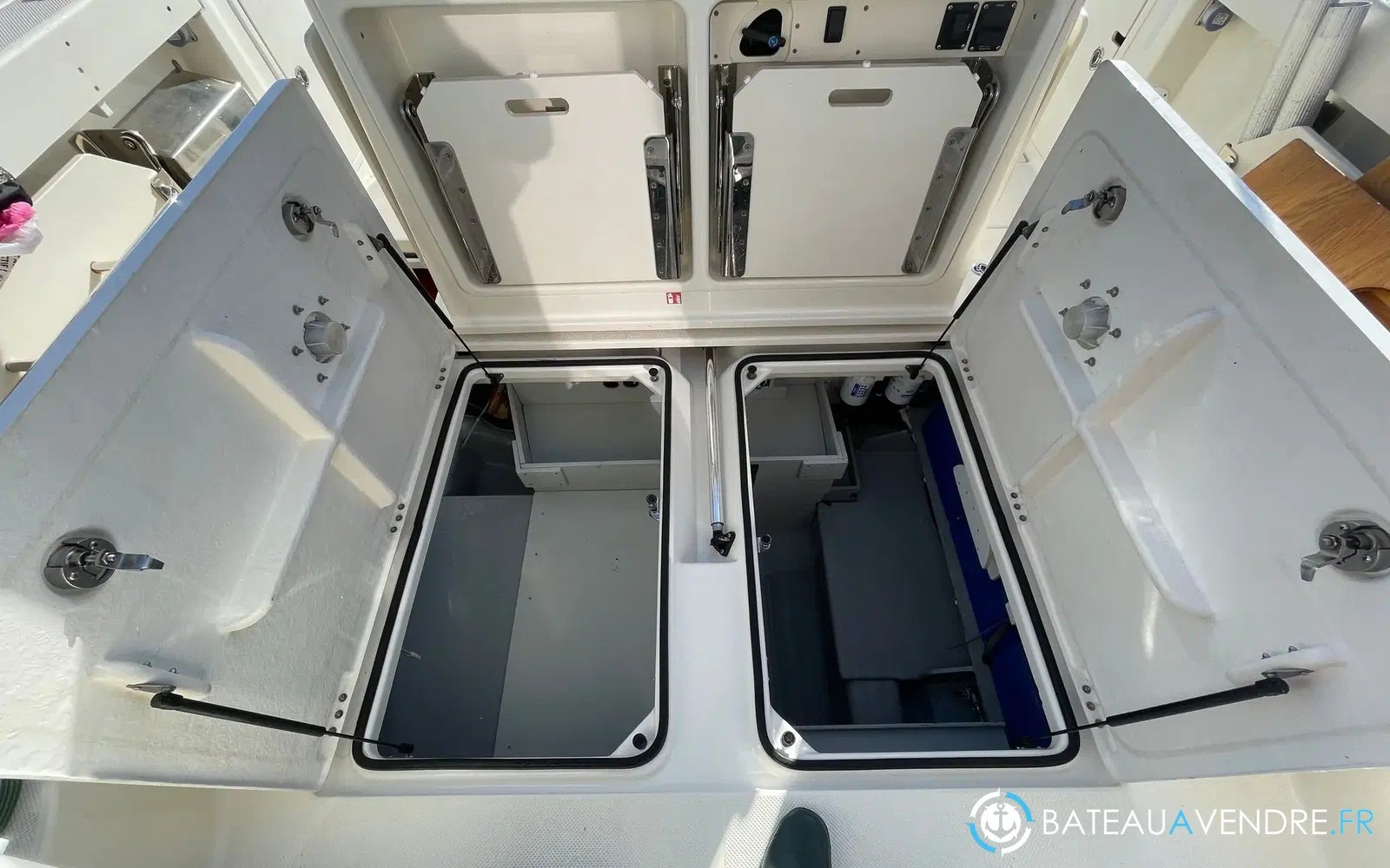 slider 28 Quicksilver 905 Pilothouse