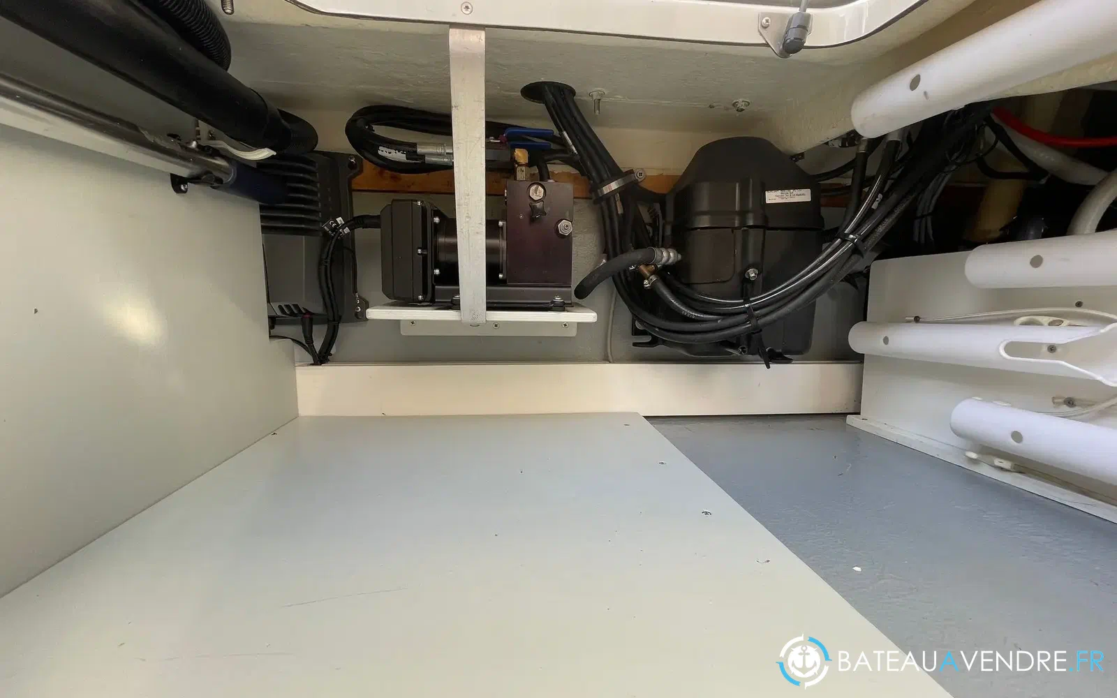 slider 33 Quicksilver 905 Pilothouse
