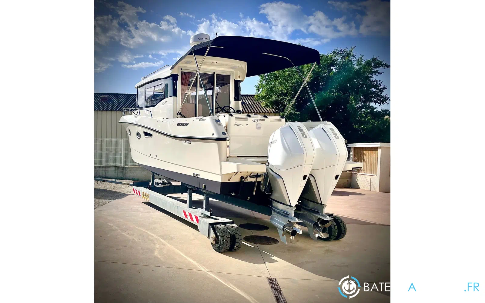 slider 1 Quicksilver 905 Pilothouse