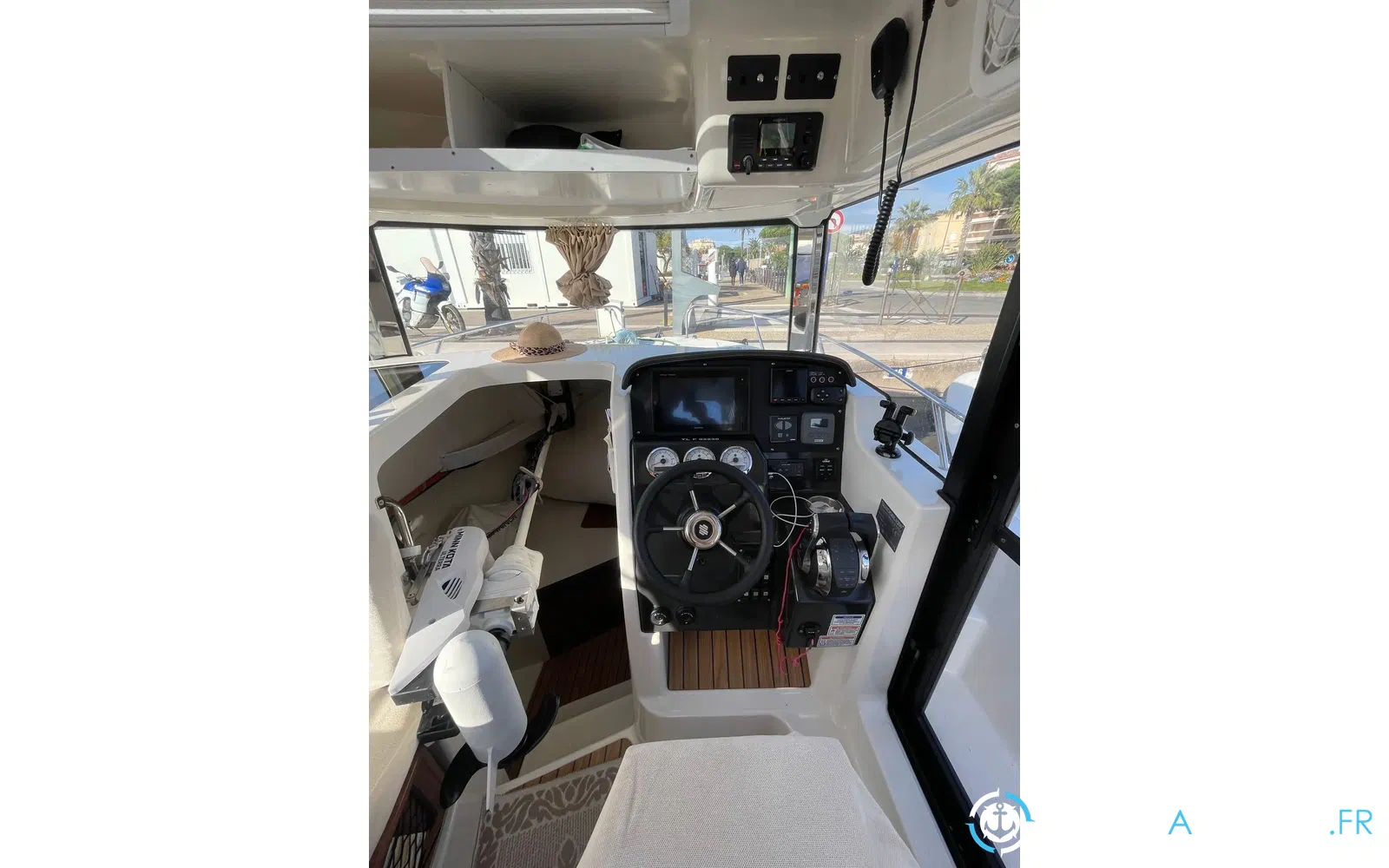 slider 17 Quicksilver 905 Pilothouse