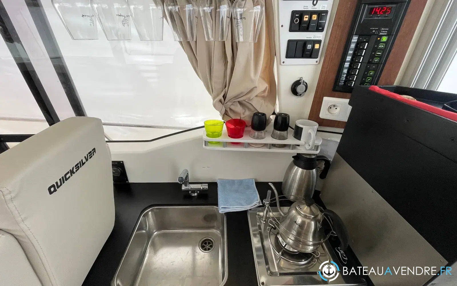 slider 15 Quicksilver 905 Pilothouse