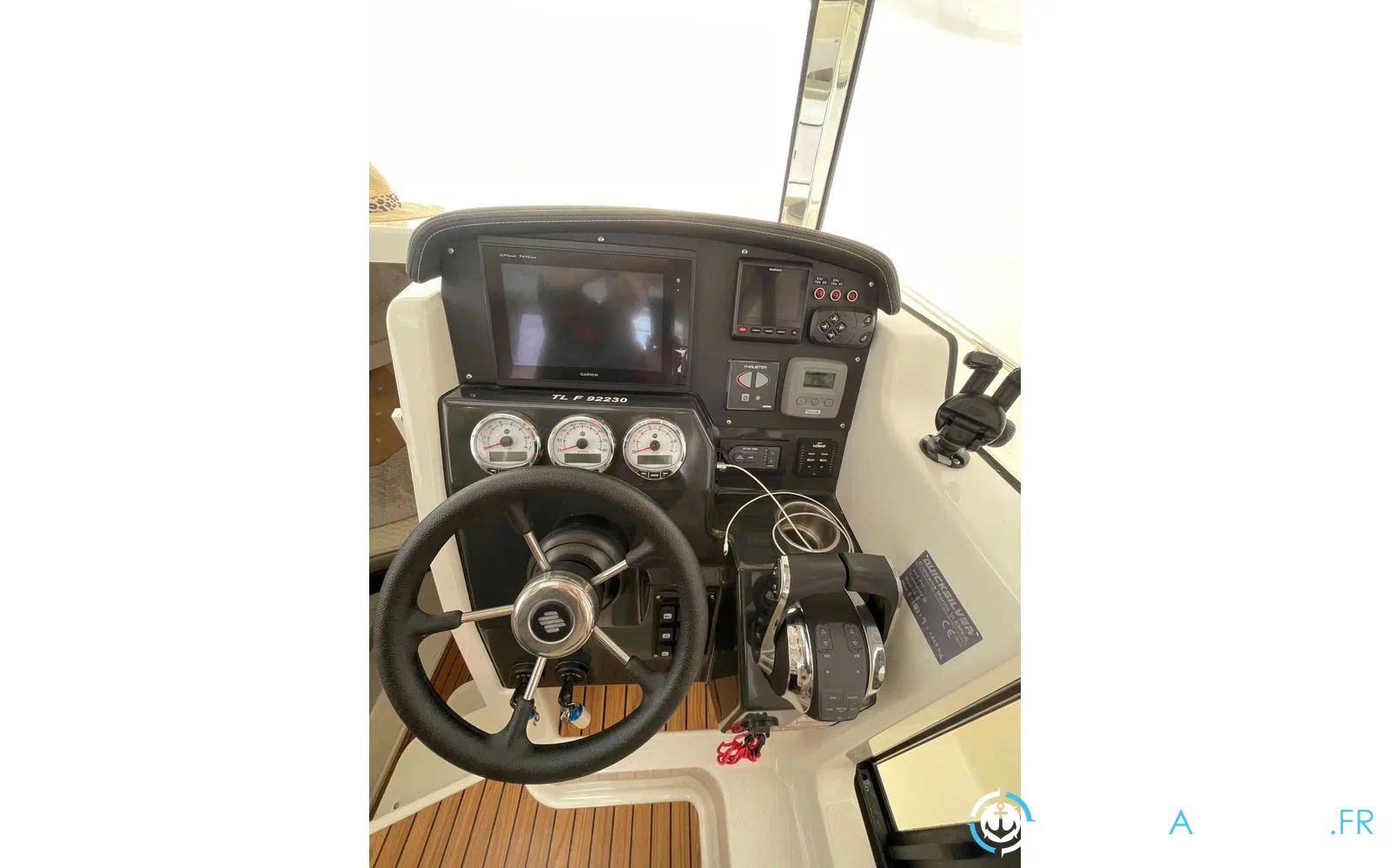 slider 18 Quicksilver 905 Pilothouse