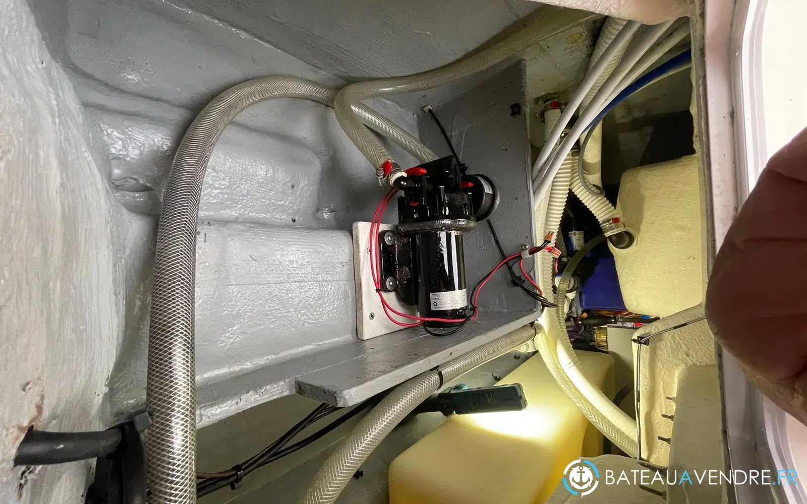 slider 41 Quicksilver 905 Pilothouse