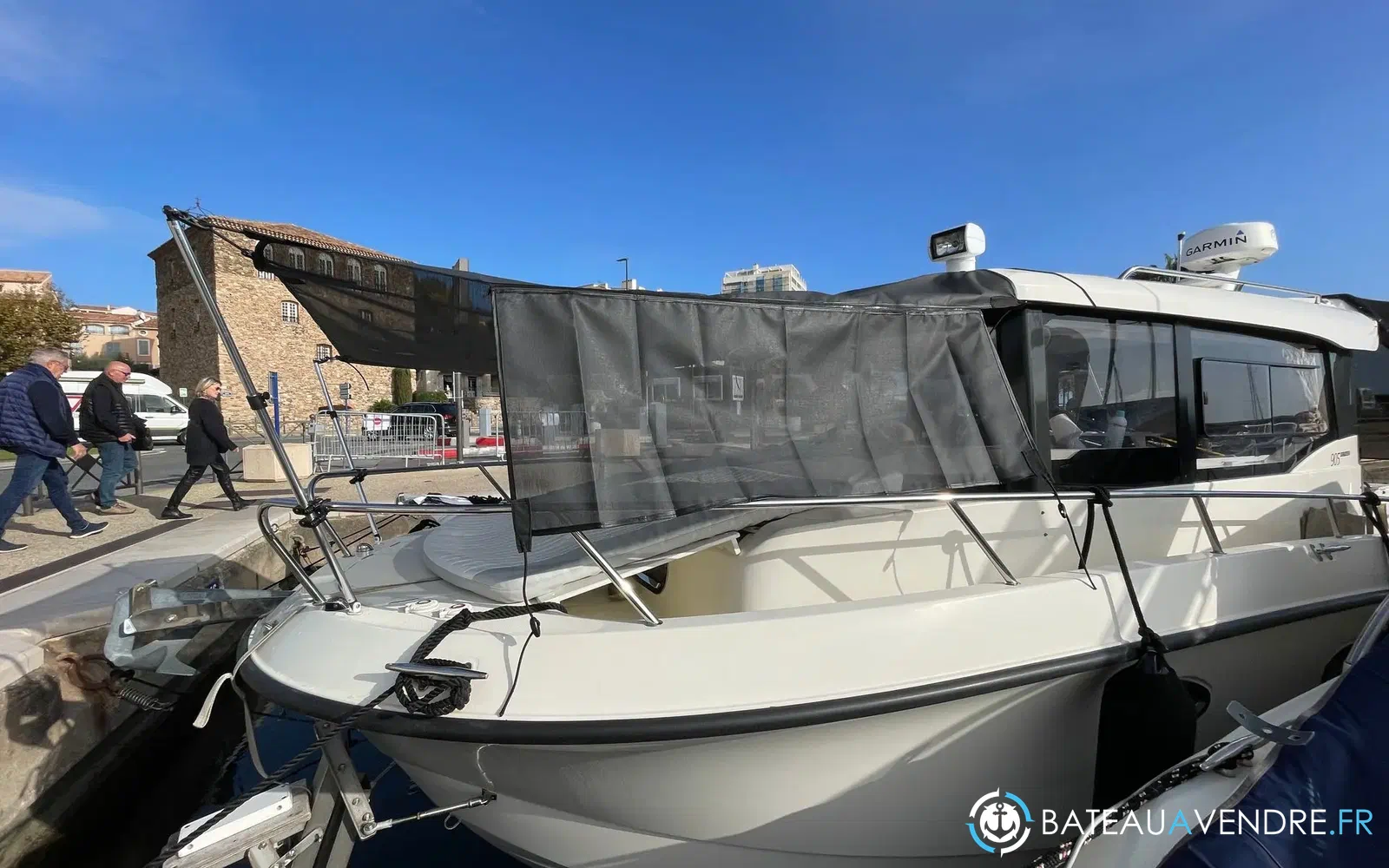 slider 12 Quicksilver 905 Pilothouse