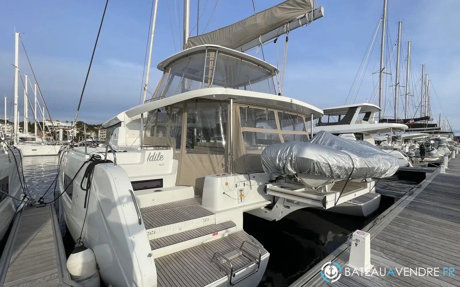 slider 1 Lagoon 46