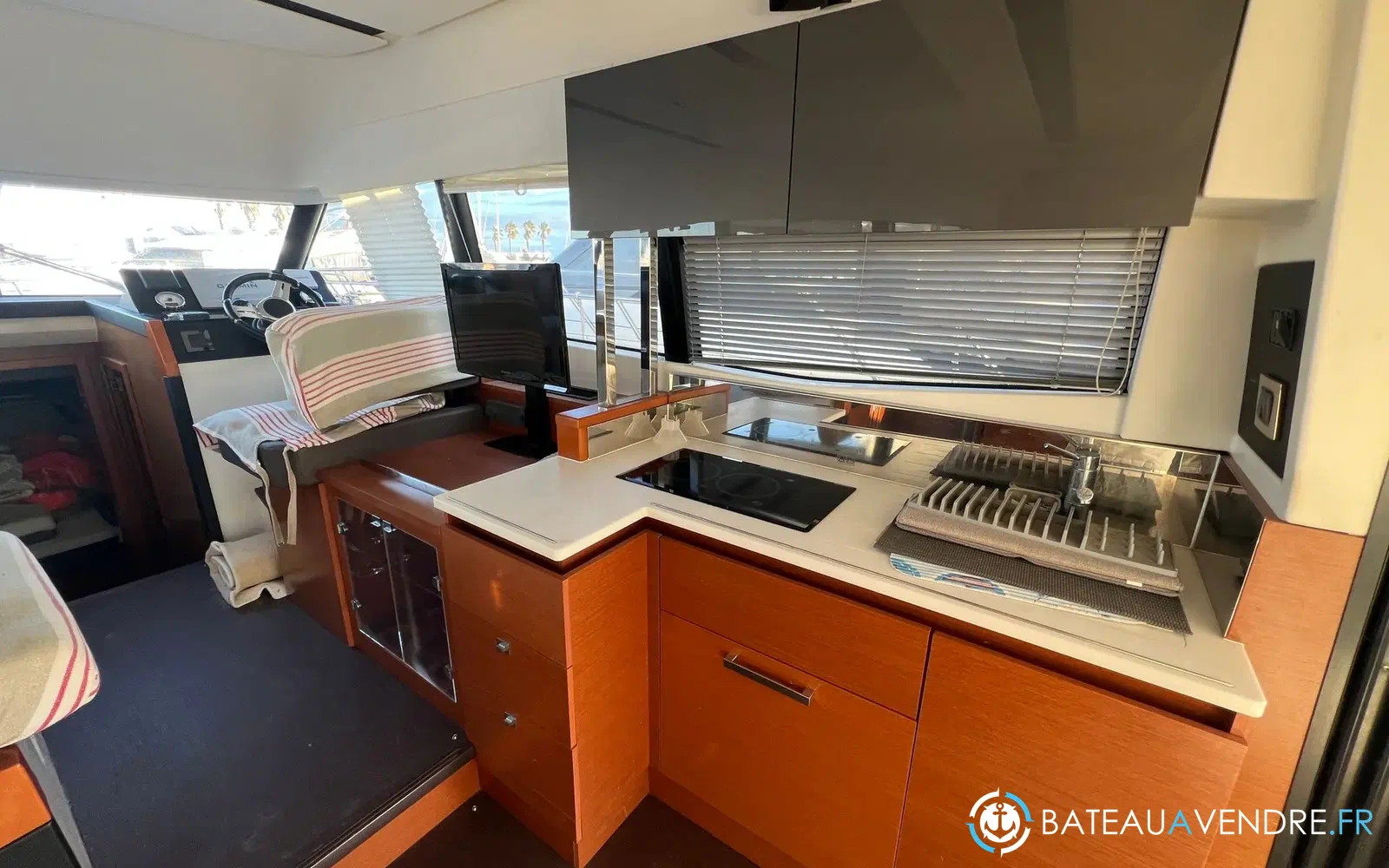slider 6 Prestige Yachts 420 Fly
