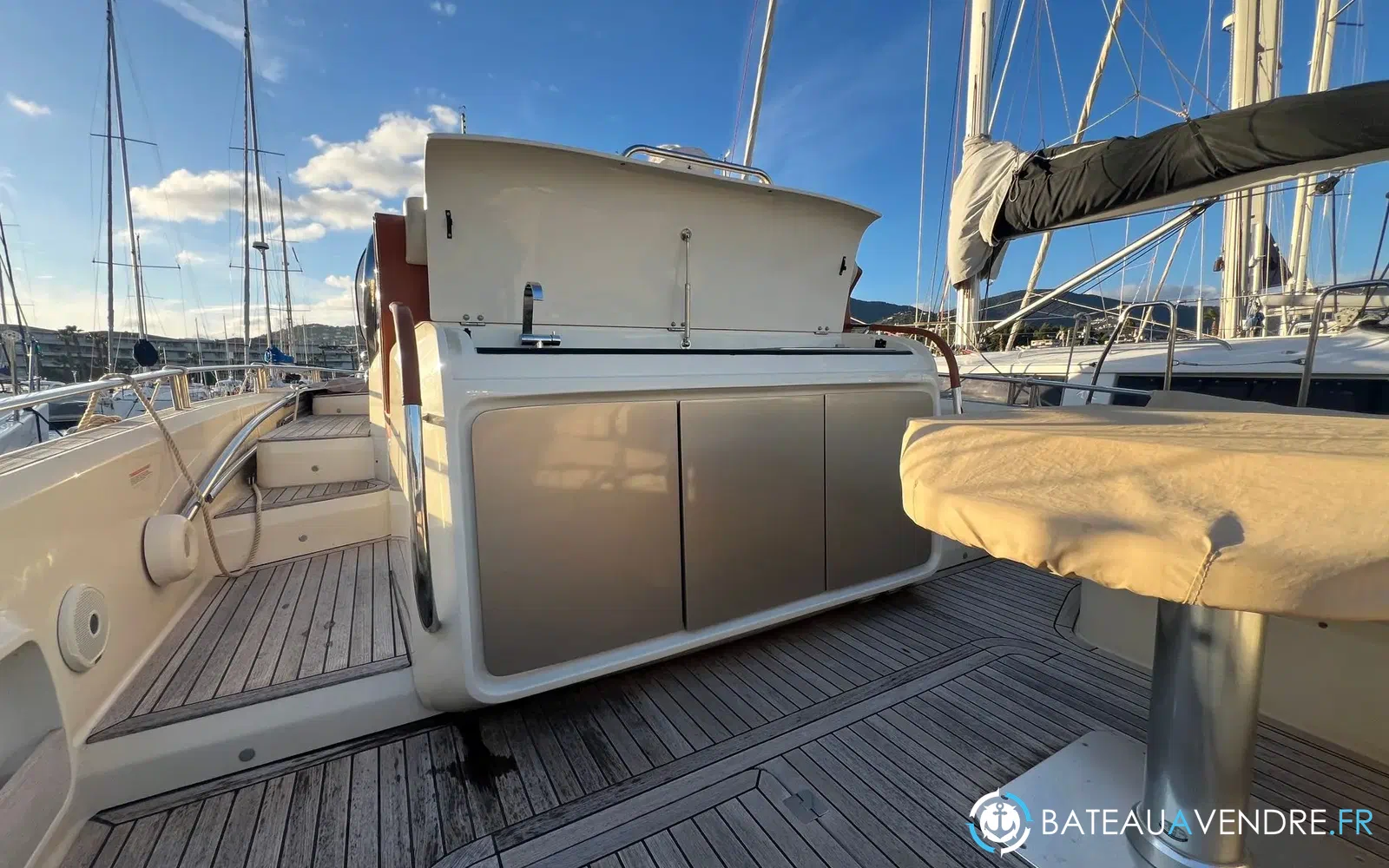 slider 11 Invictus 370 GT