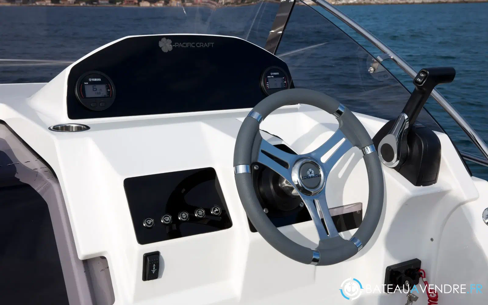 slider 12 Pacific Craft 700 SC