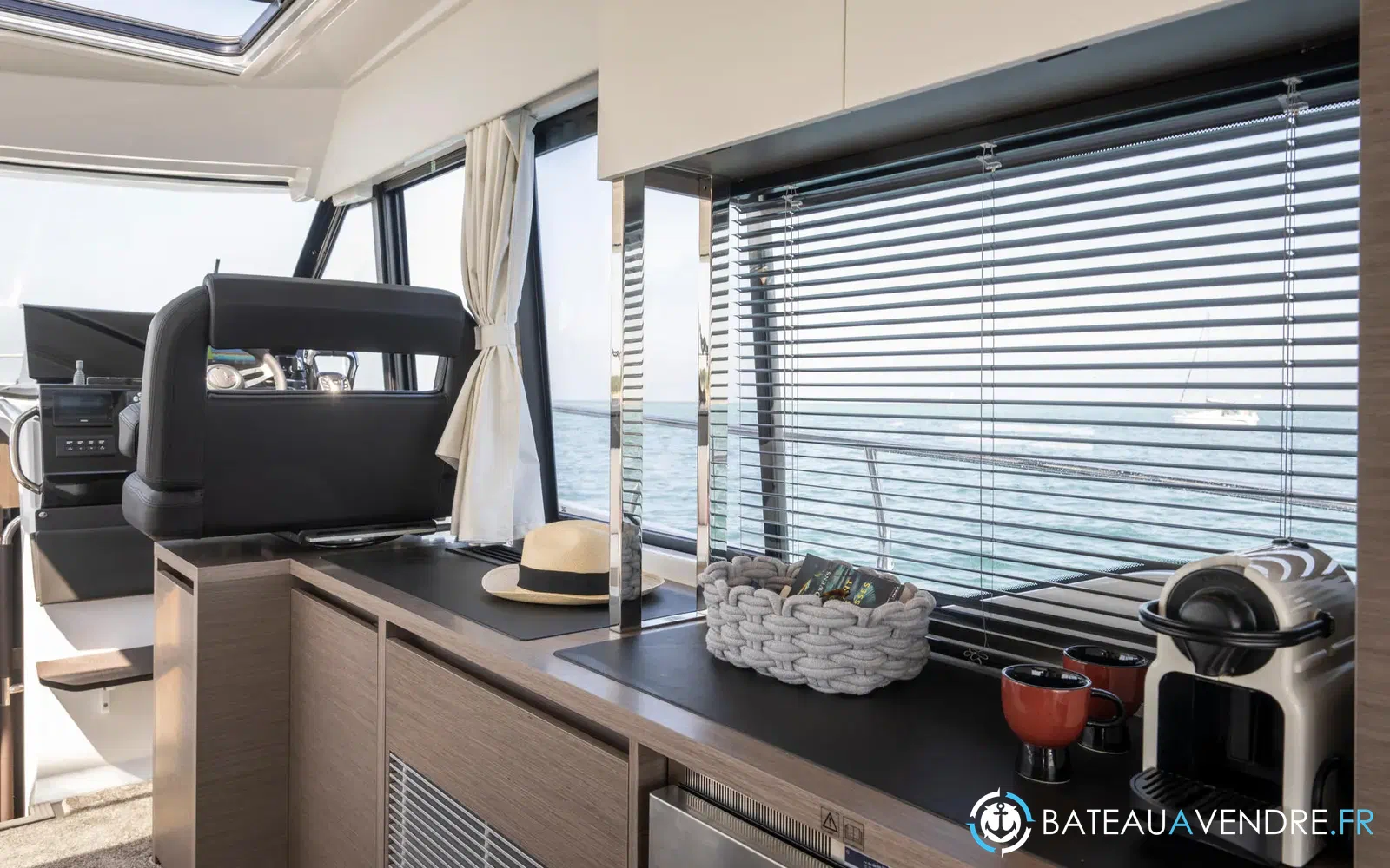 slider 13 Jeanneau Merry Fisher 1295 coupé
