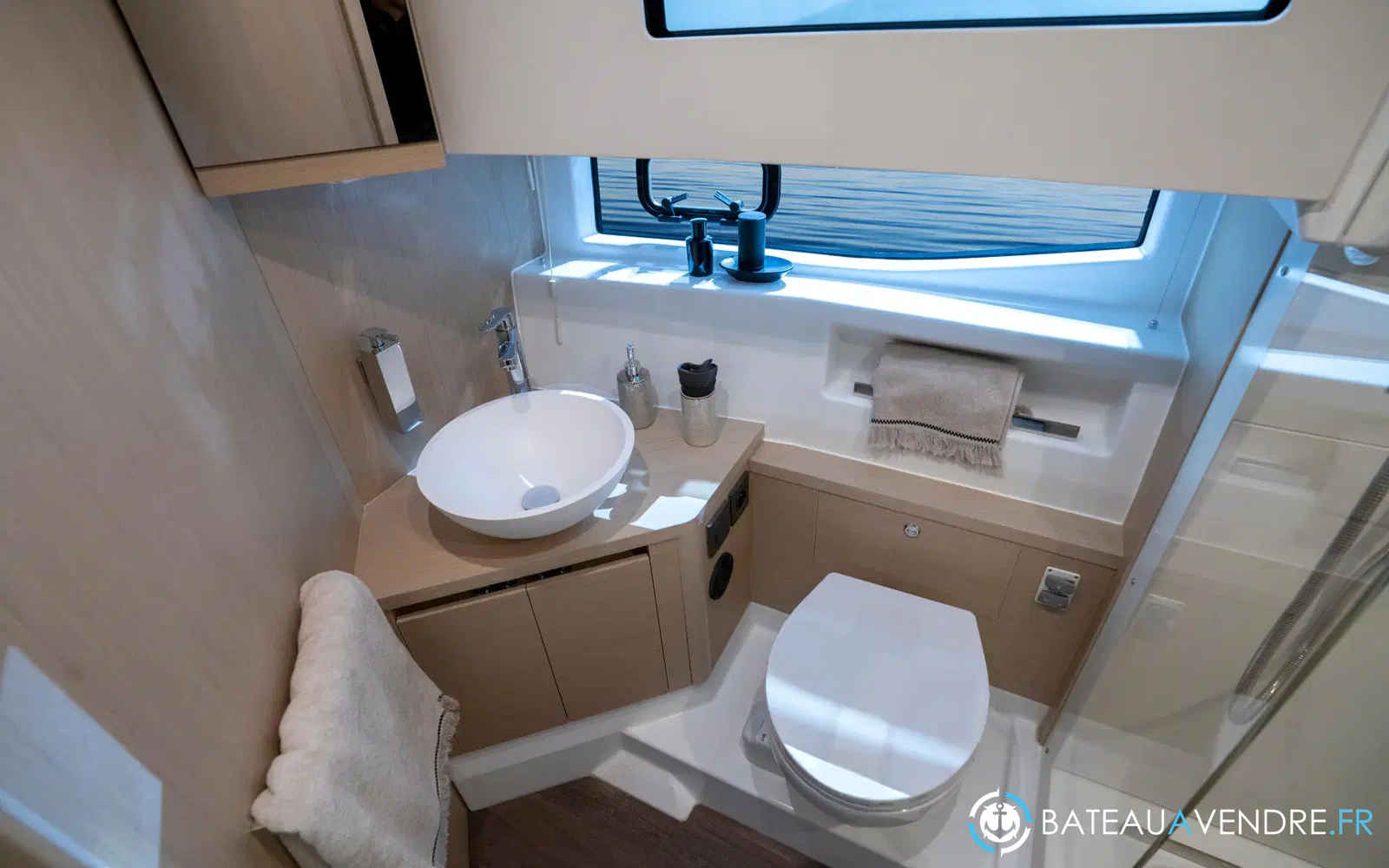slider 8 Jeanneau DB 37