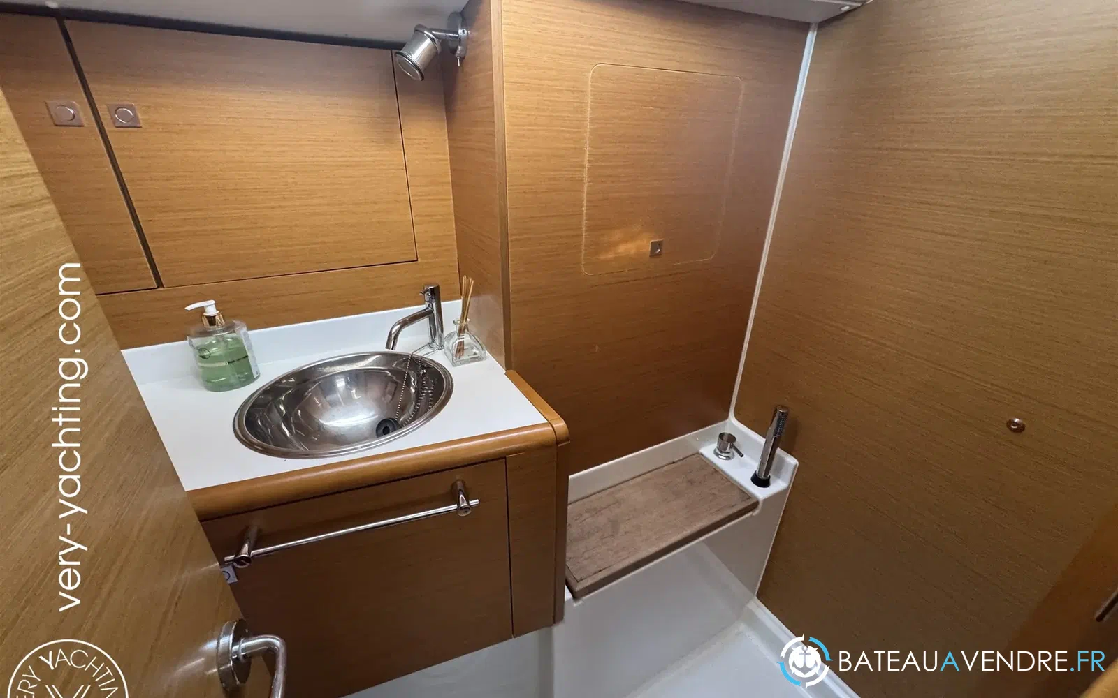 slider 16 Jeanneau Sun Odyssey 409