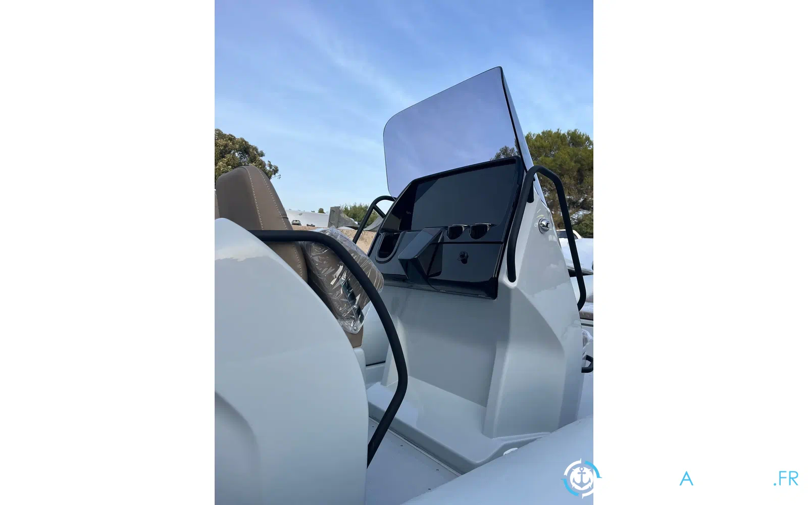 slider 3 Grand Golden Line 680