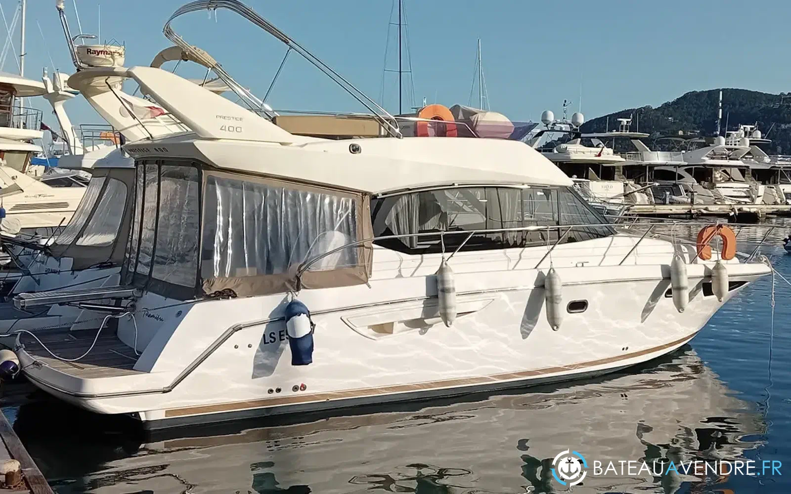 slider 1 Prestige Yachts 400