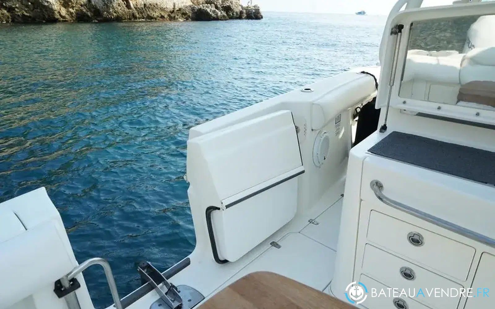 slider 15 Boston Whaler 370 Outrage