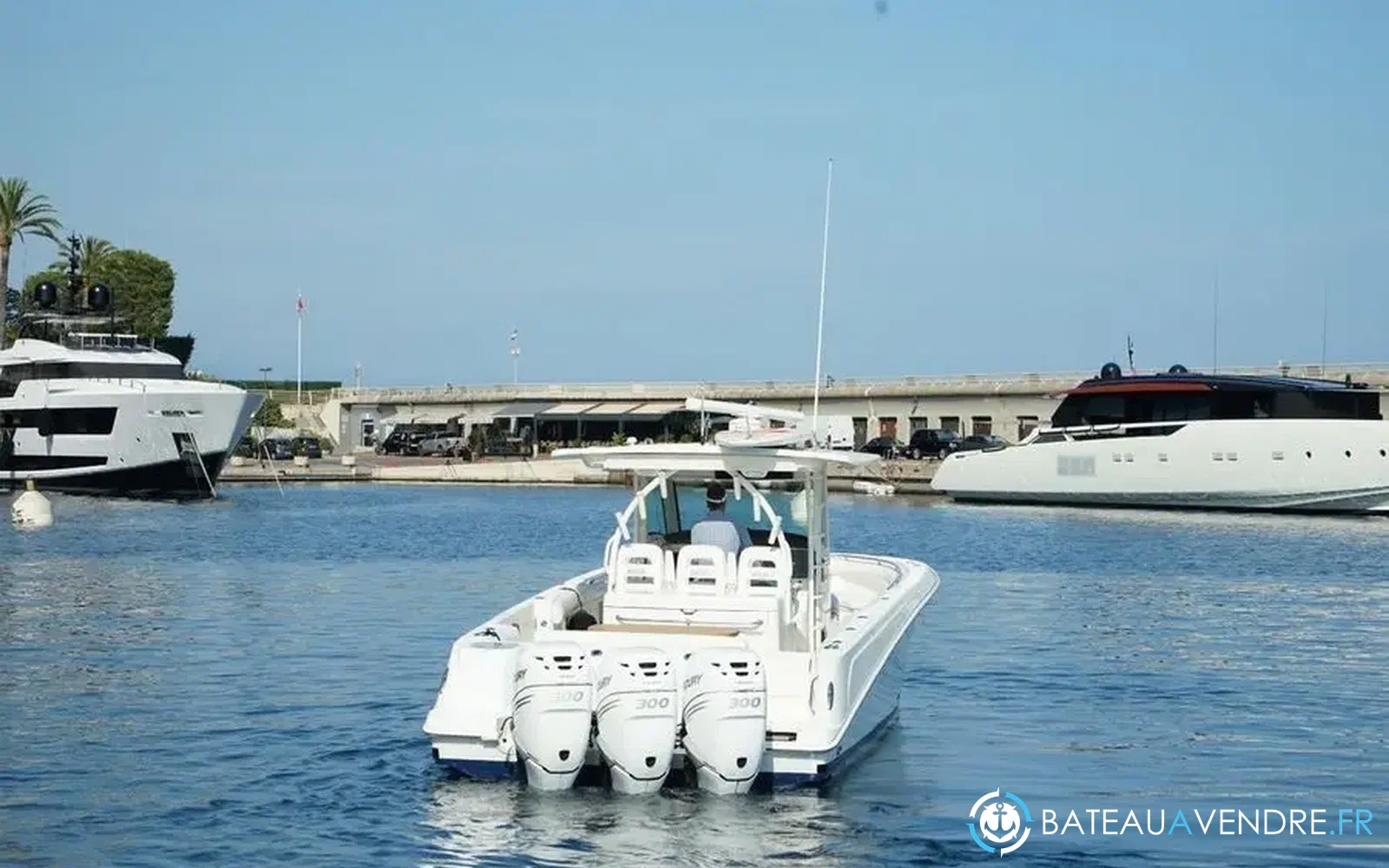 slider 18 Boston Whaler 370 Outrage