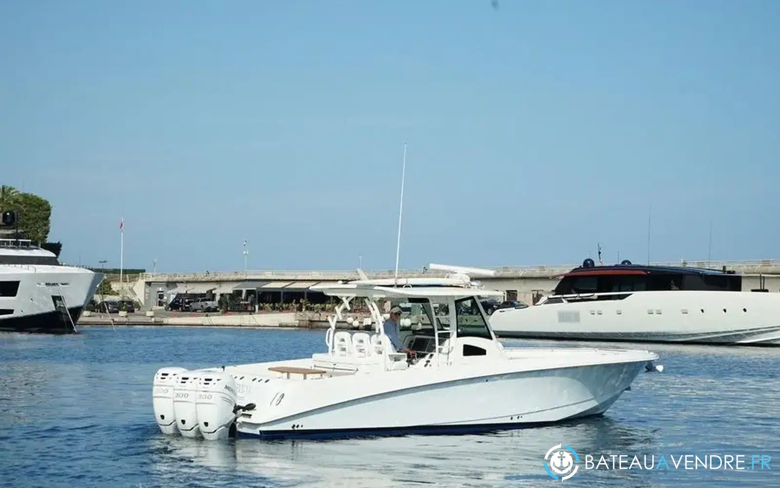 slider 3 Boston Whaler 370 Outrage