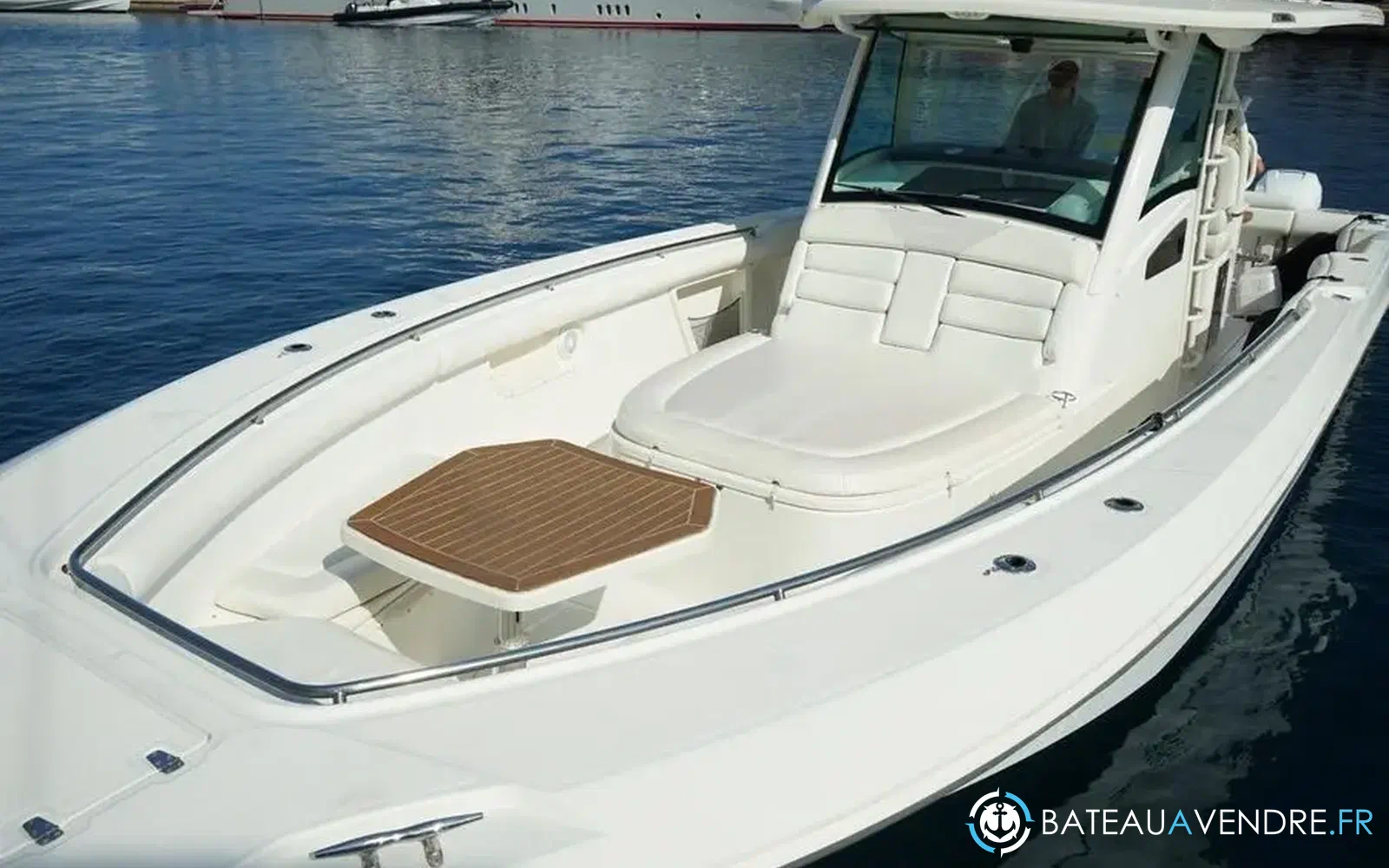 slider 4 Boston Whaler 370 Outrage
