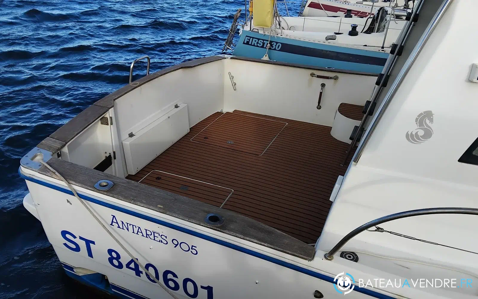 slider 4 Beneteau Antares 905 Fly