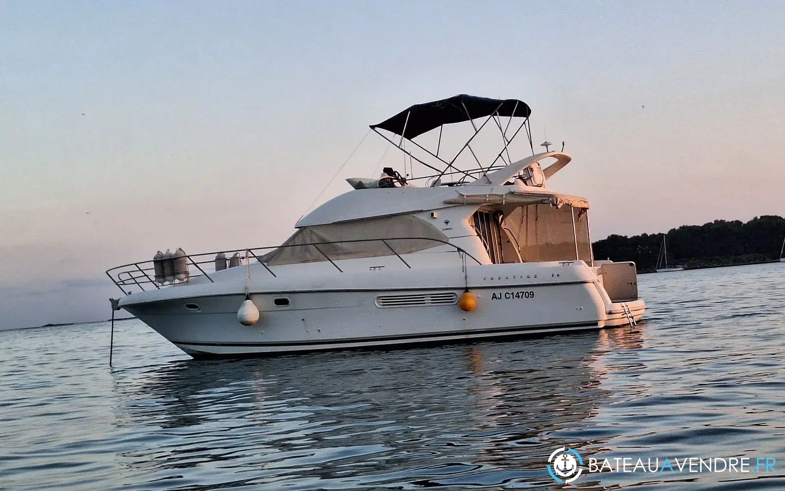slider 0 Prestige Yachts 36 Fly