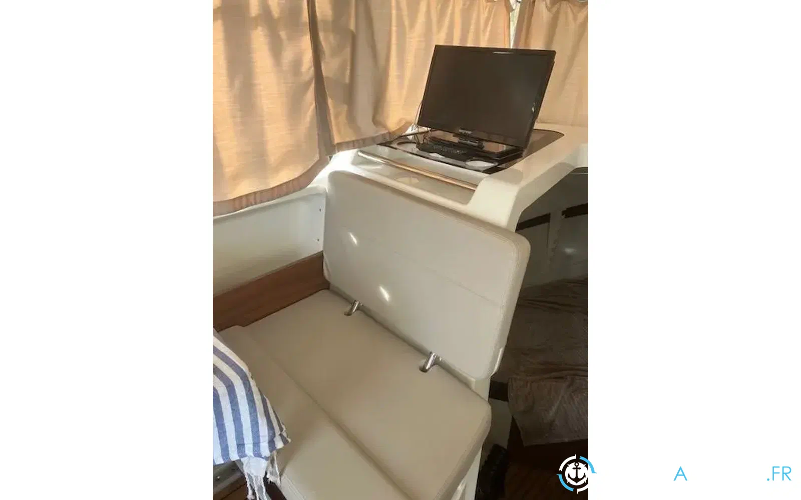 slider 15 Quicksilver Activ 905 Pilothouse