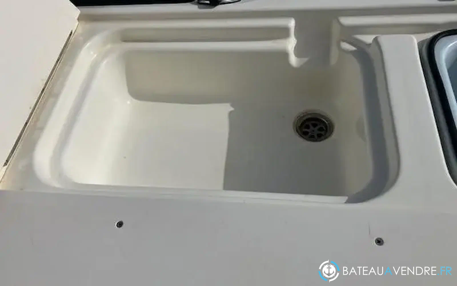 slider 6 Quicksilver Activ 905 Pilothouse