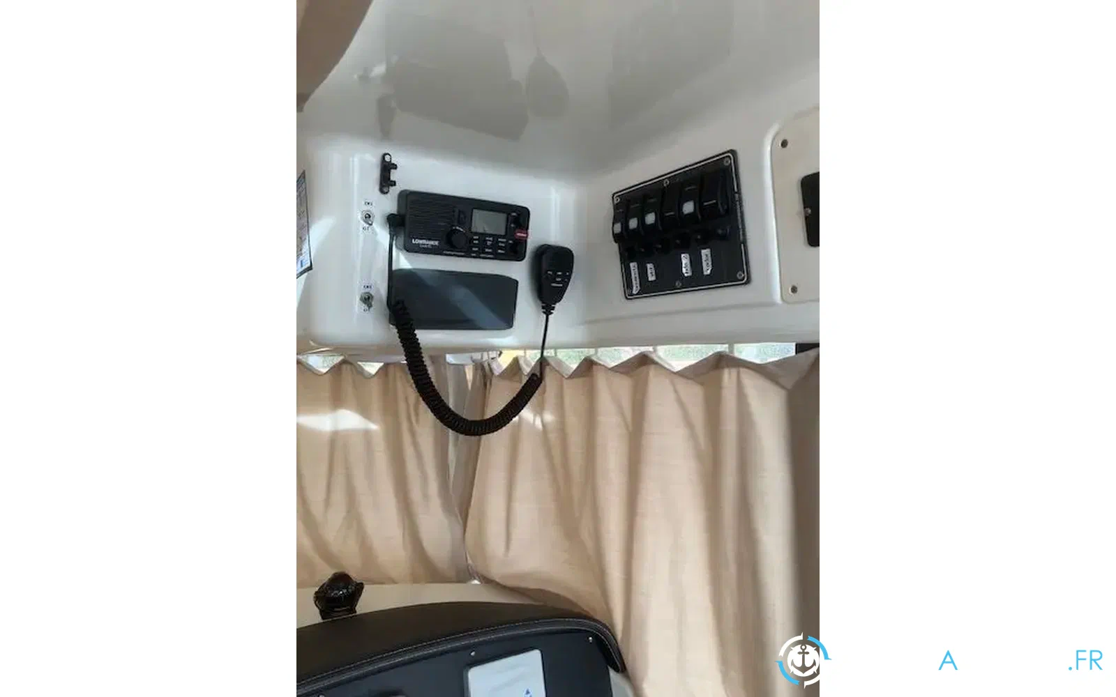 slider 11 Quicksilver Activ 905 Pilothouse