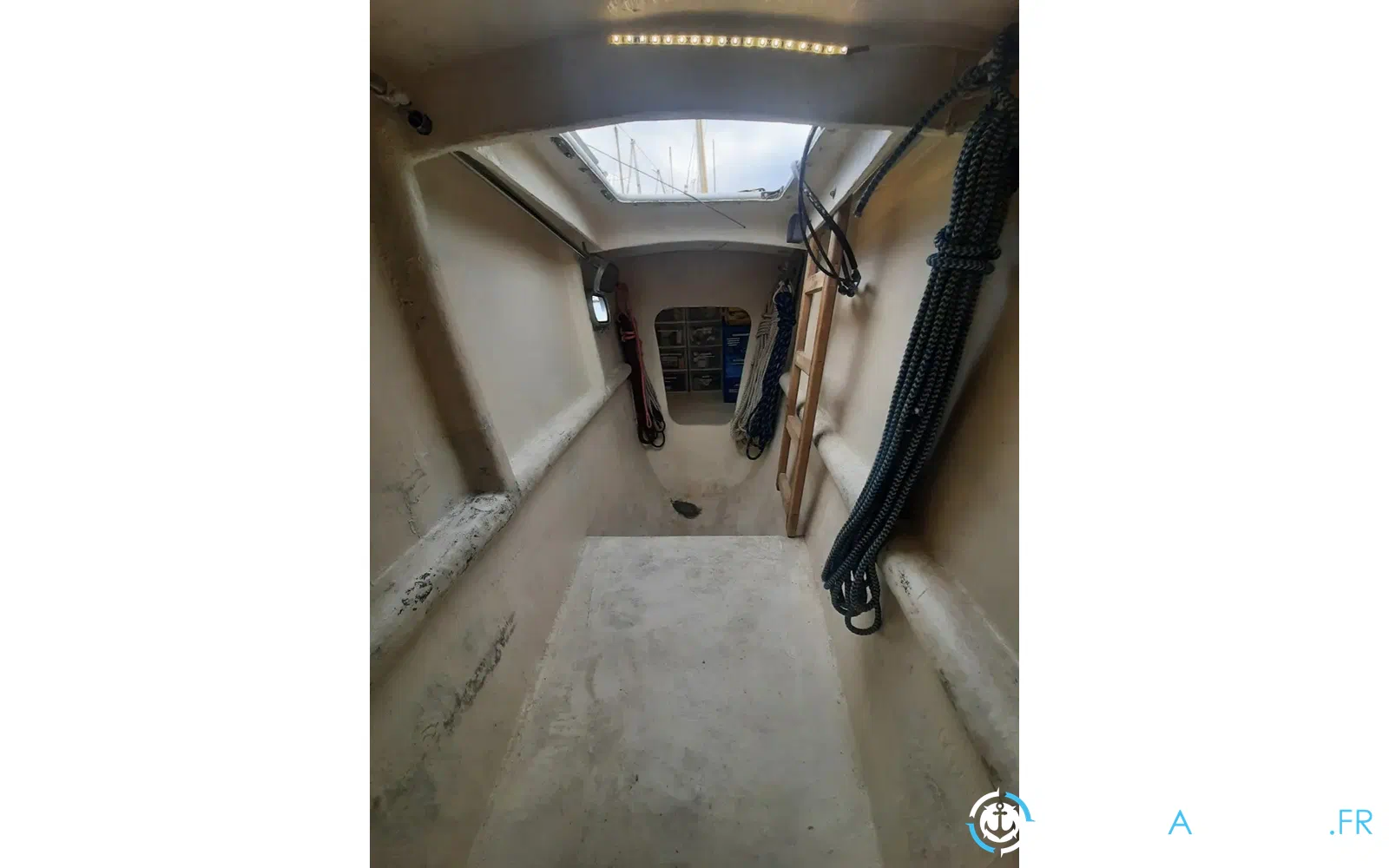 slider 3 Outremer 40
