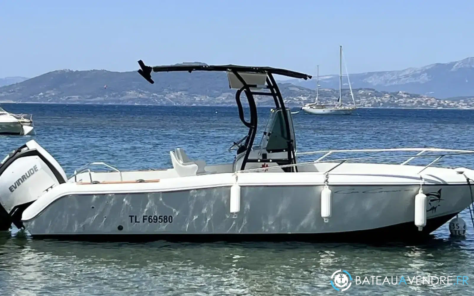 slider 0 Jeanneau Cap Camarat 675