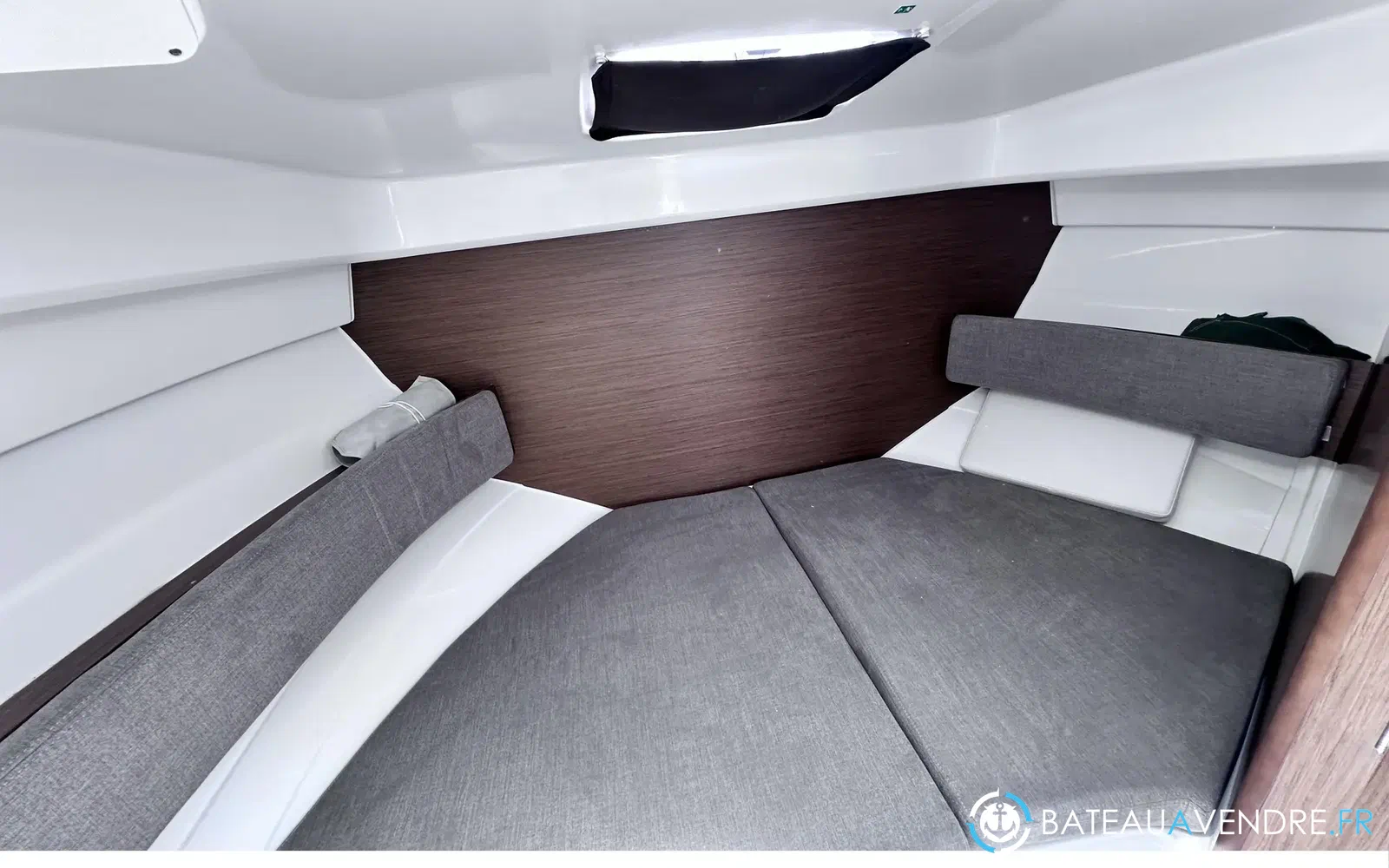 slider 10 Beneteau Antares 8 OB V2