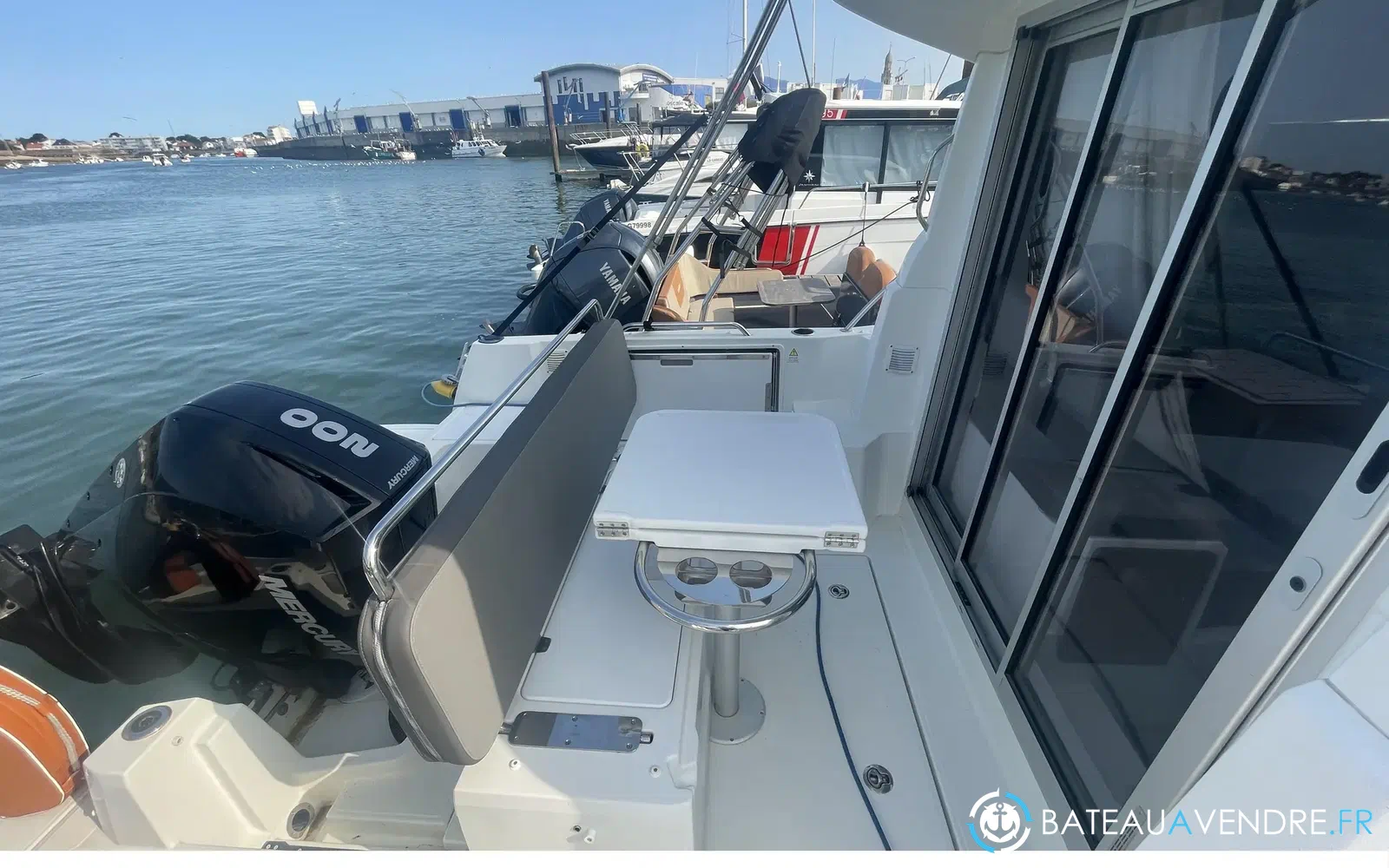 slider 1 Beneteau Antares 8 OB V2