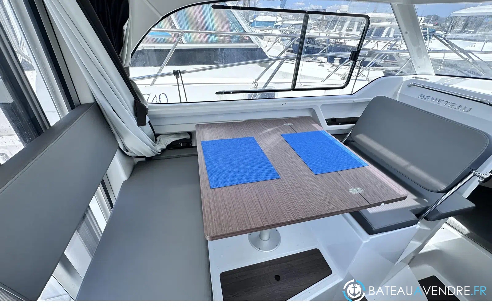 slider 8 Beneteau Antares 8 OB V2