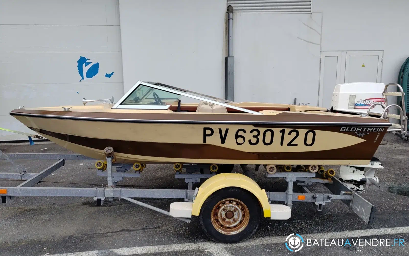 slider 0 Glastron V142