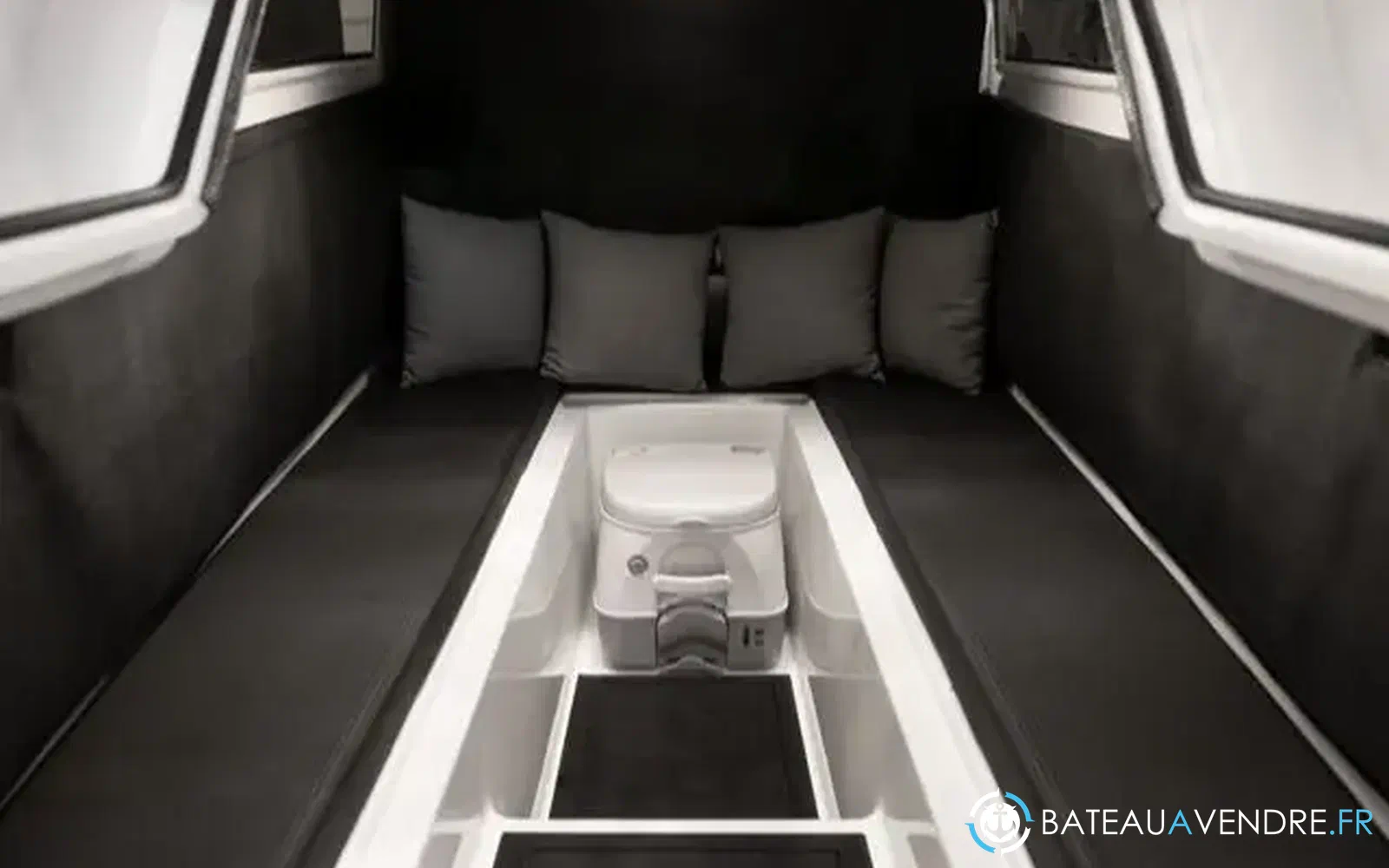 slider 9 Iron Boats 907