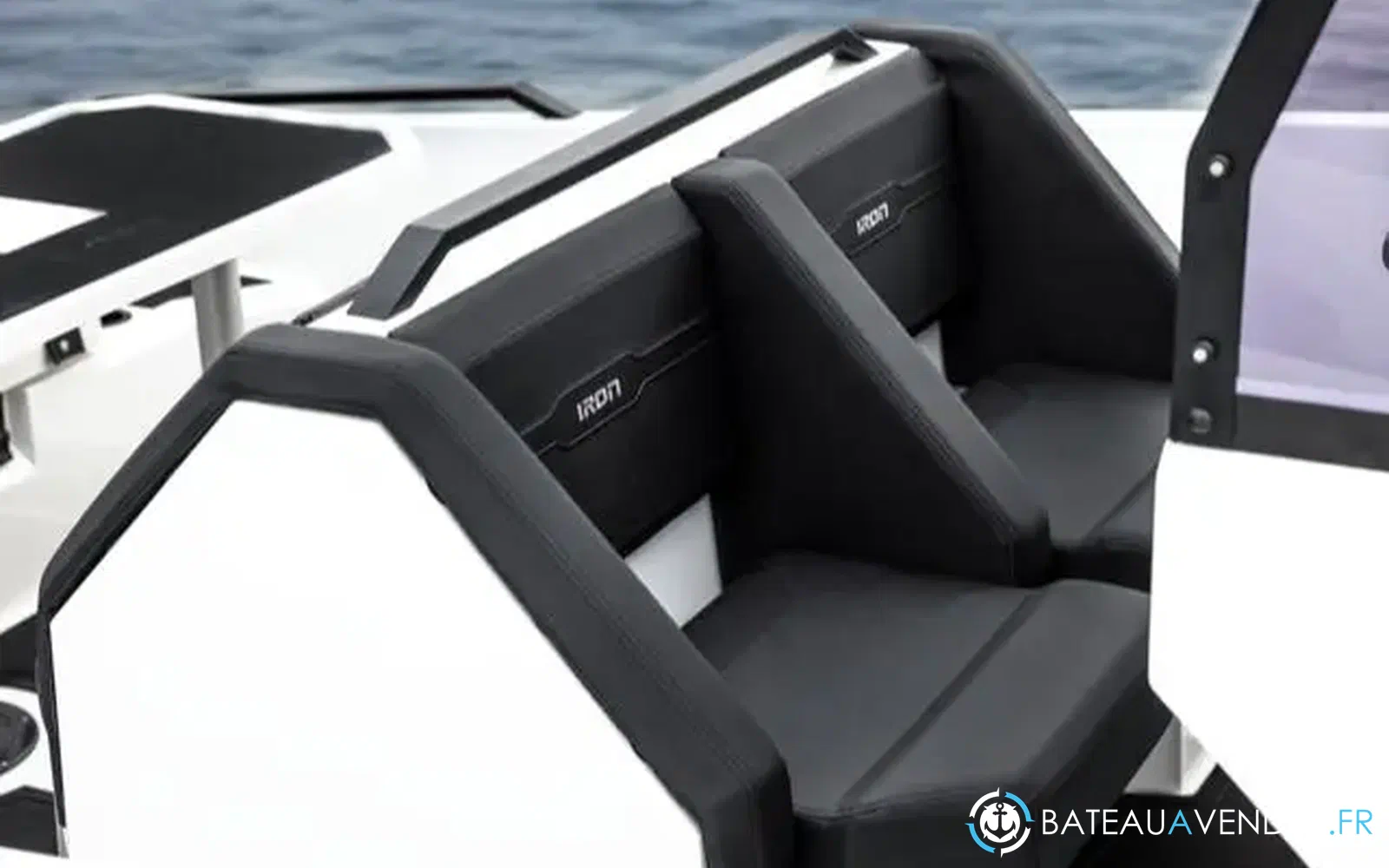slider 12 Iron Boats 907