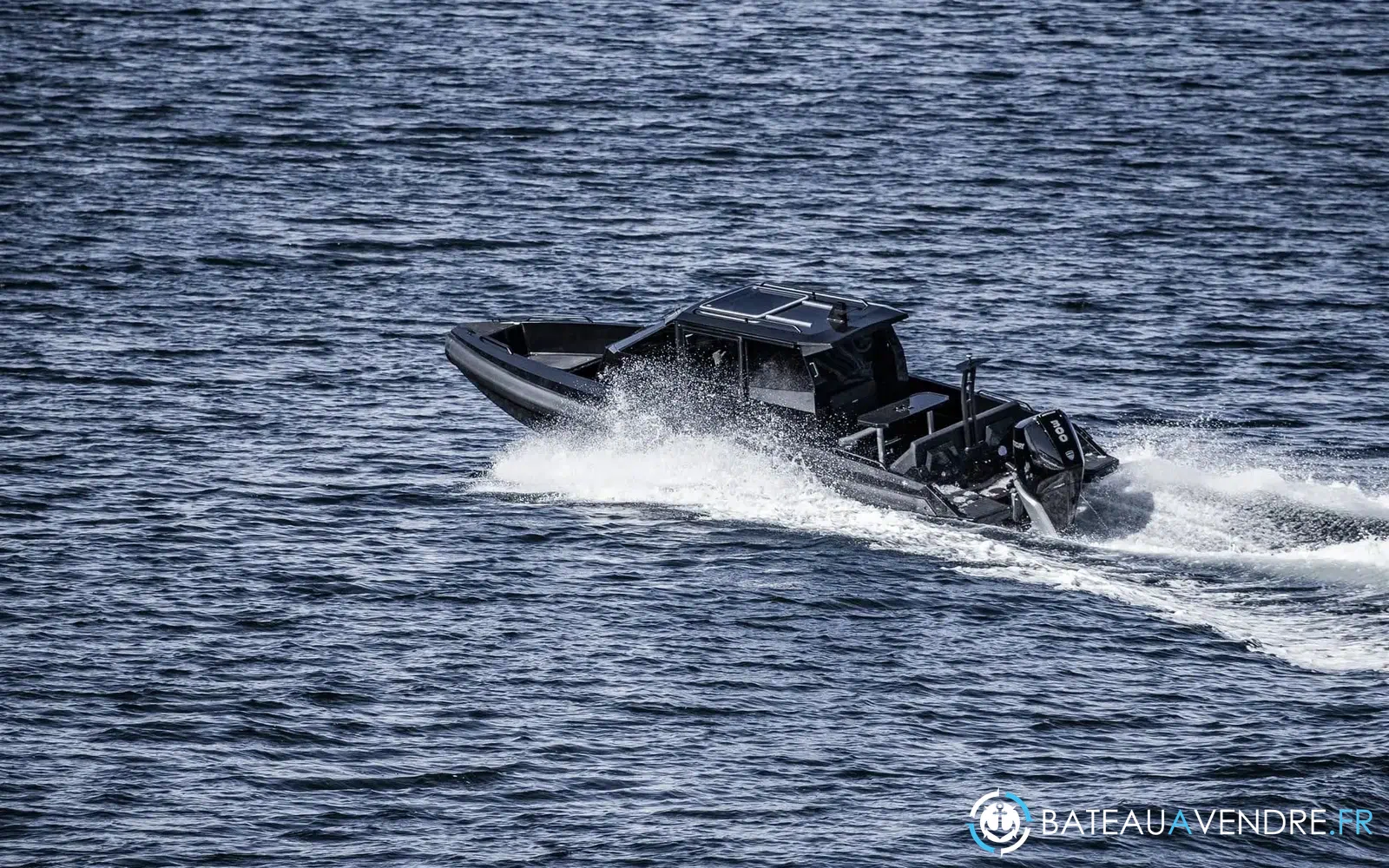 slider 1 Iron Boats 827 Coupe