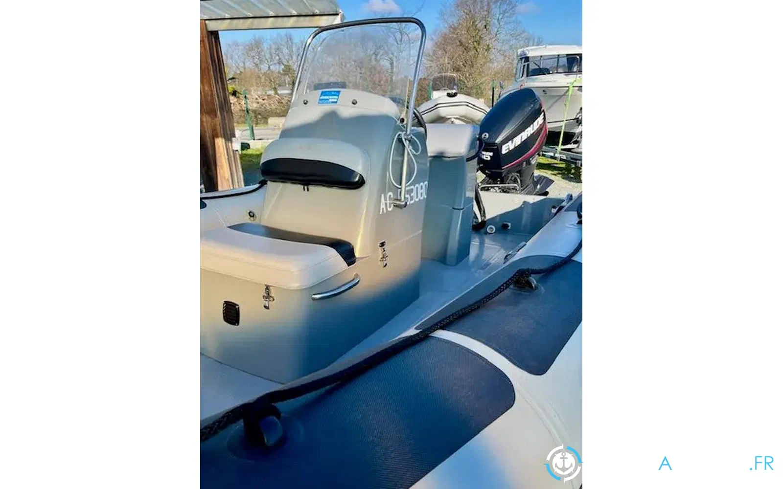 slider 1 Adventure VESTA 550