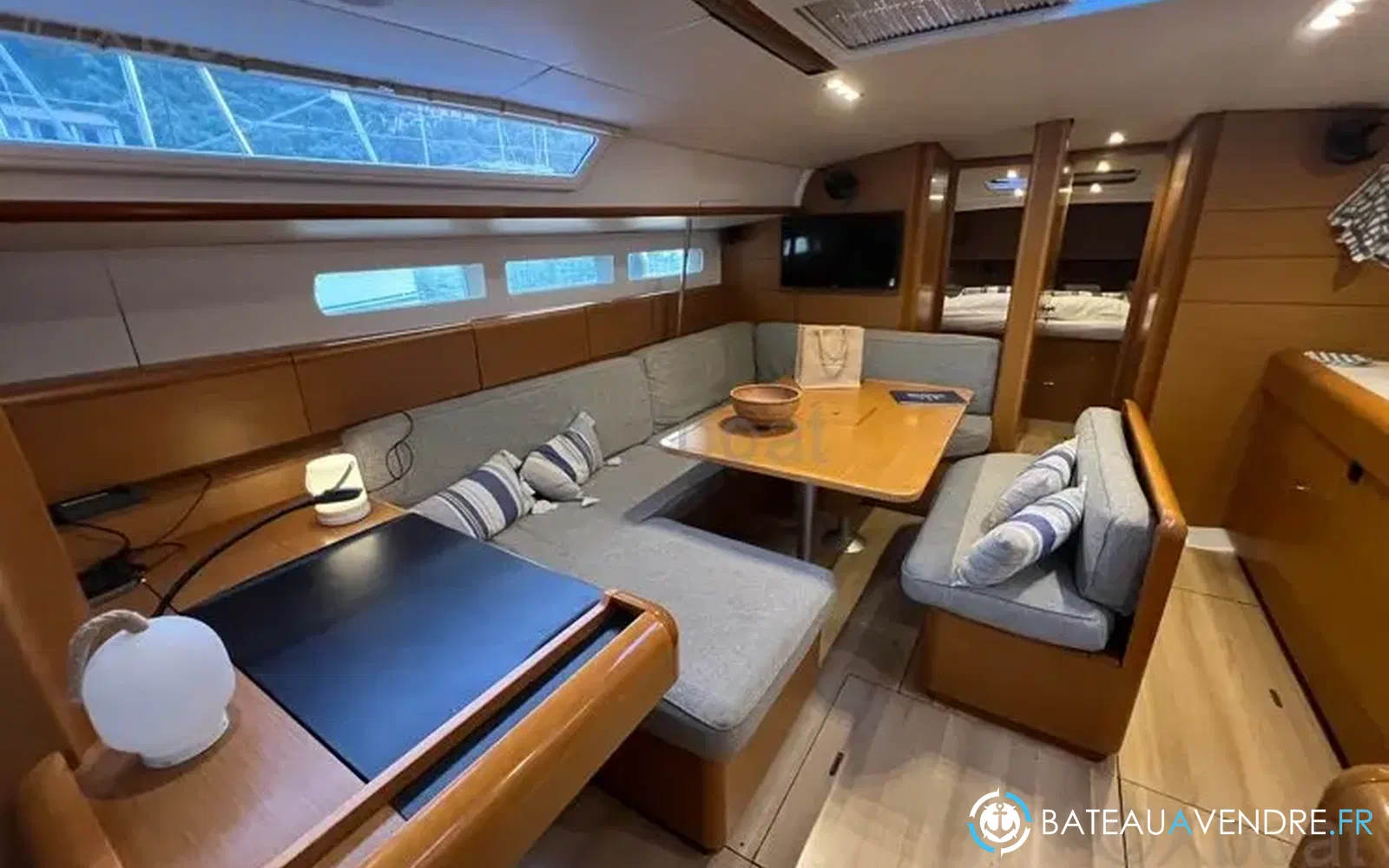 slider 2 Jeanneau Sun Odyssey 519