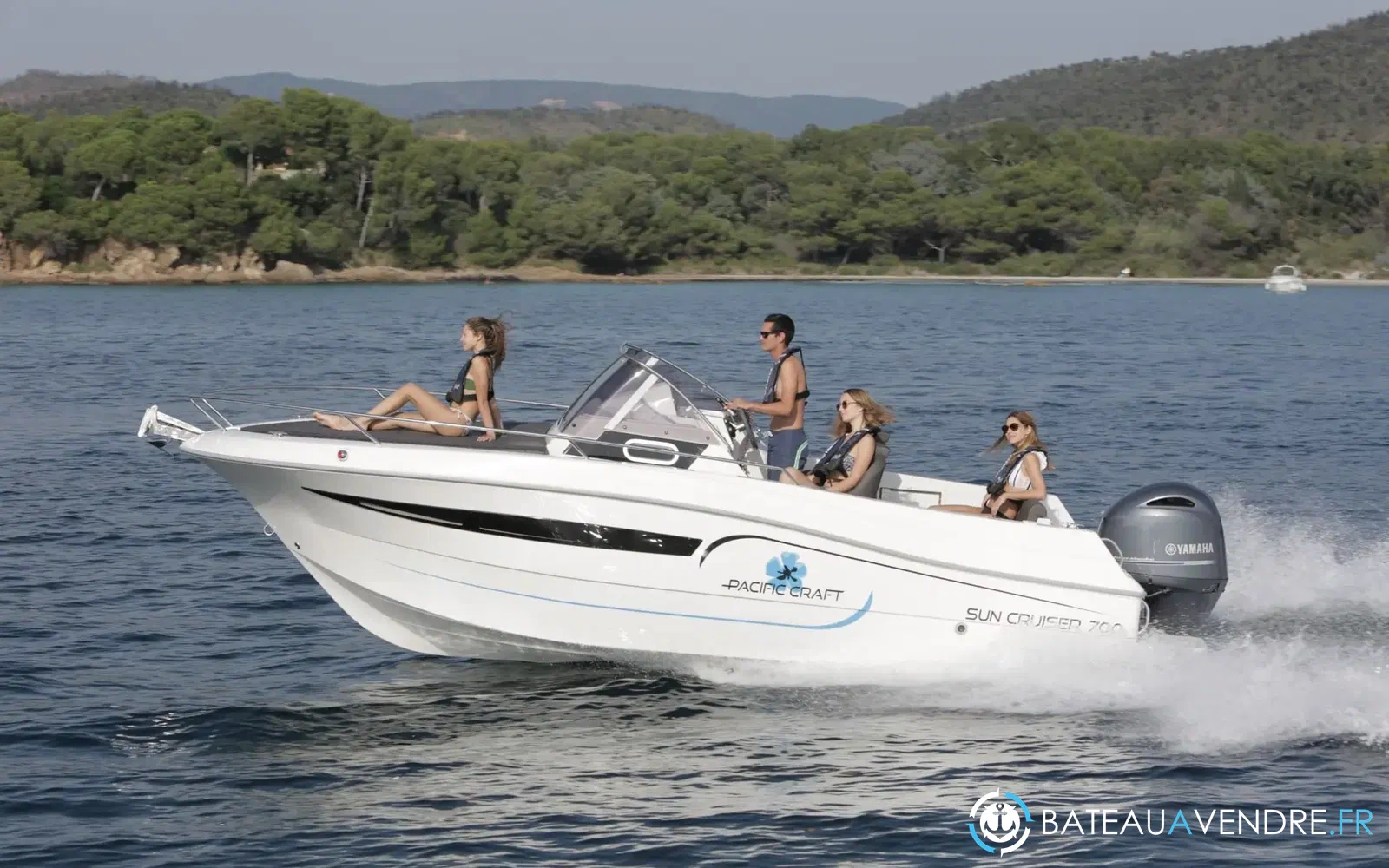 slider 0 Pacific Craft 700 SC