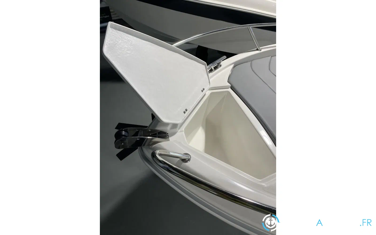 slider 2 Titanium 460 Open