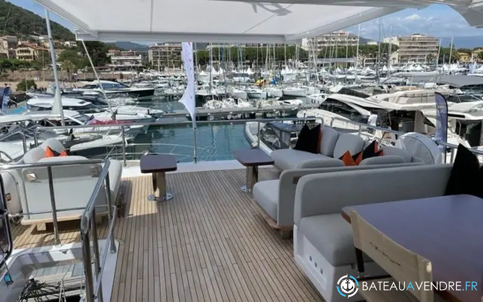 slider 7 Azimut 72 flybridge
