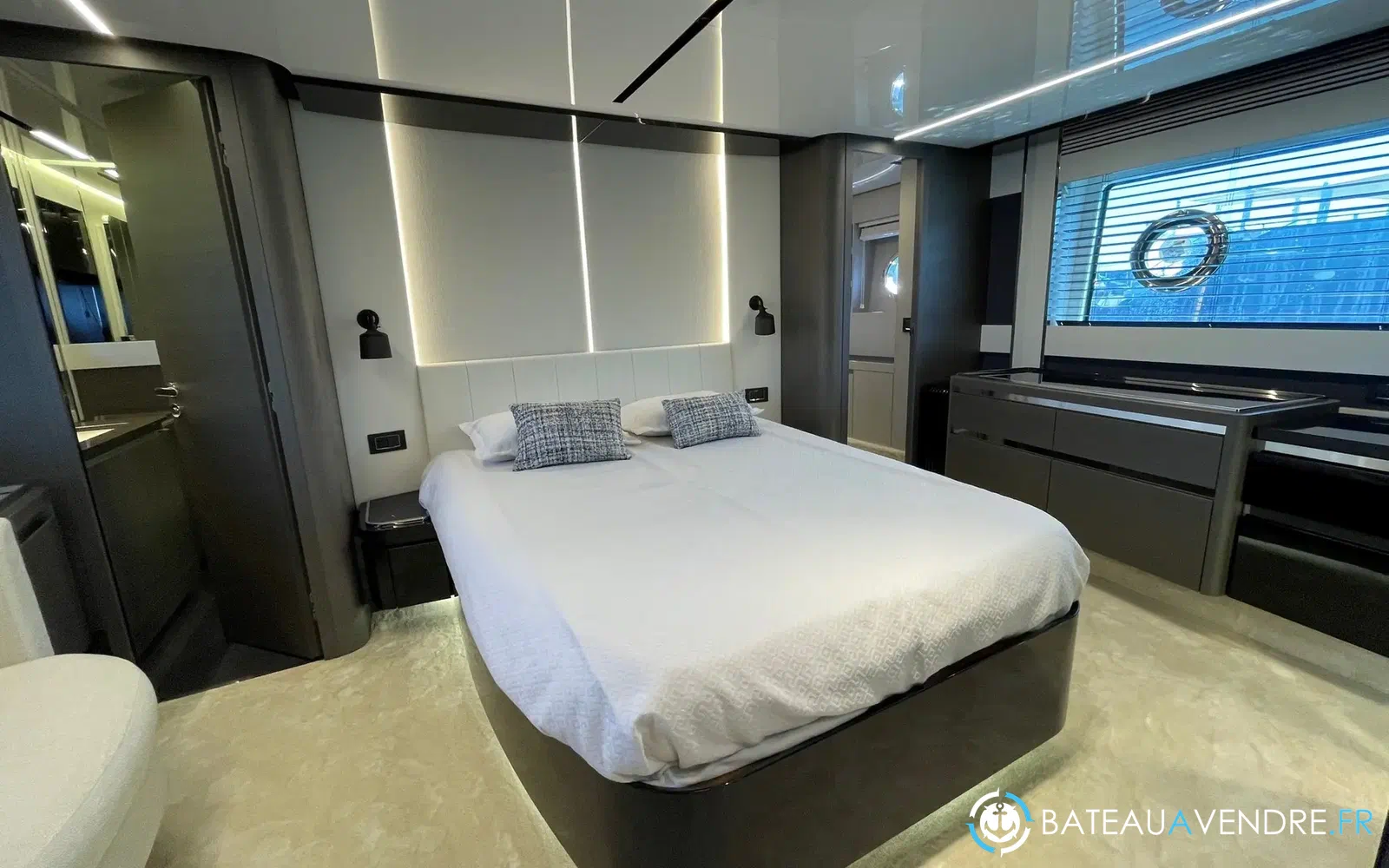slider 10 Azimut S8