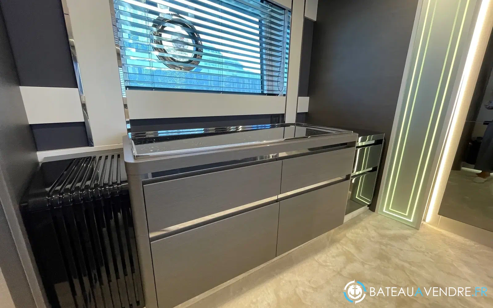 slider 12 Azimut S8