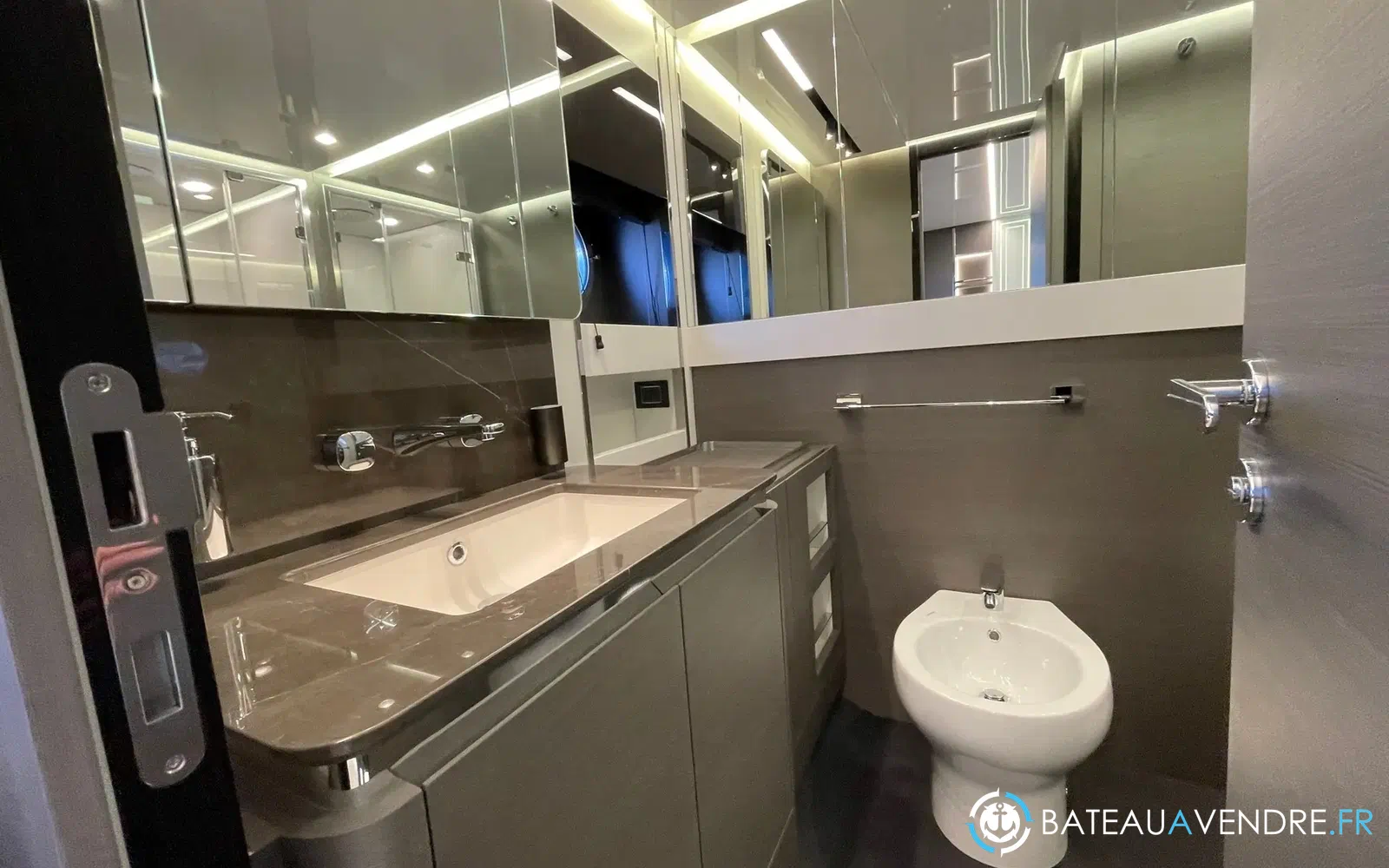 slider 13 Azimut S8
